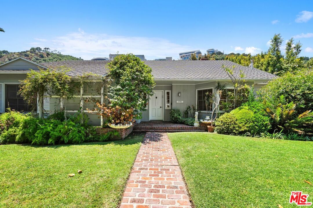 Los Angeles, California, 90049, United States, 3 Bedrooms Bedrooms, ,3 BathroomsBathrooms,Residential,For Sale,1902649