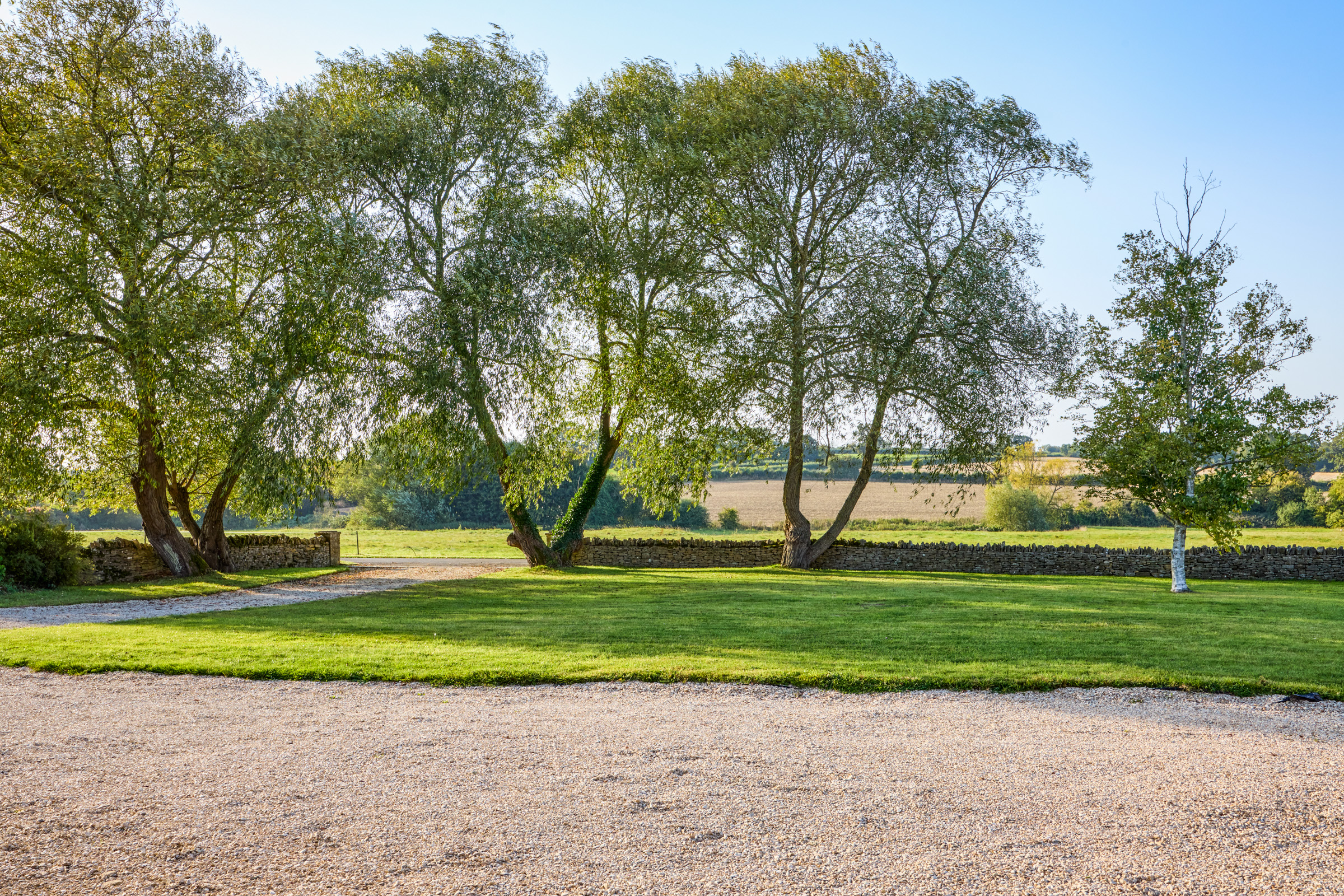  Grade II listed Cotswold stone barn situated on the edge of a renowned village - 物件實景