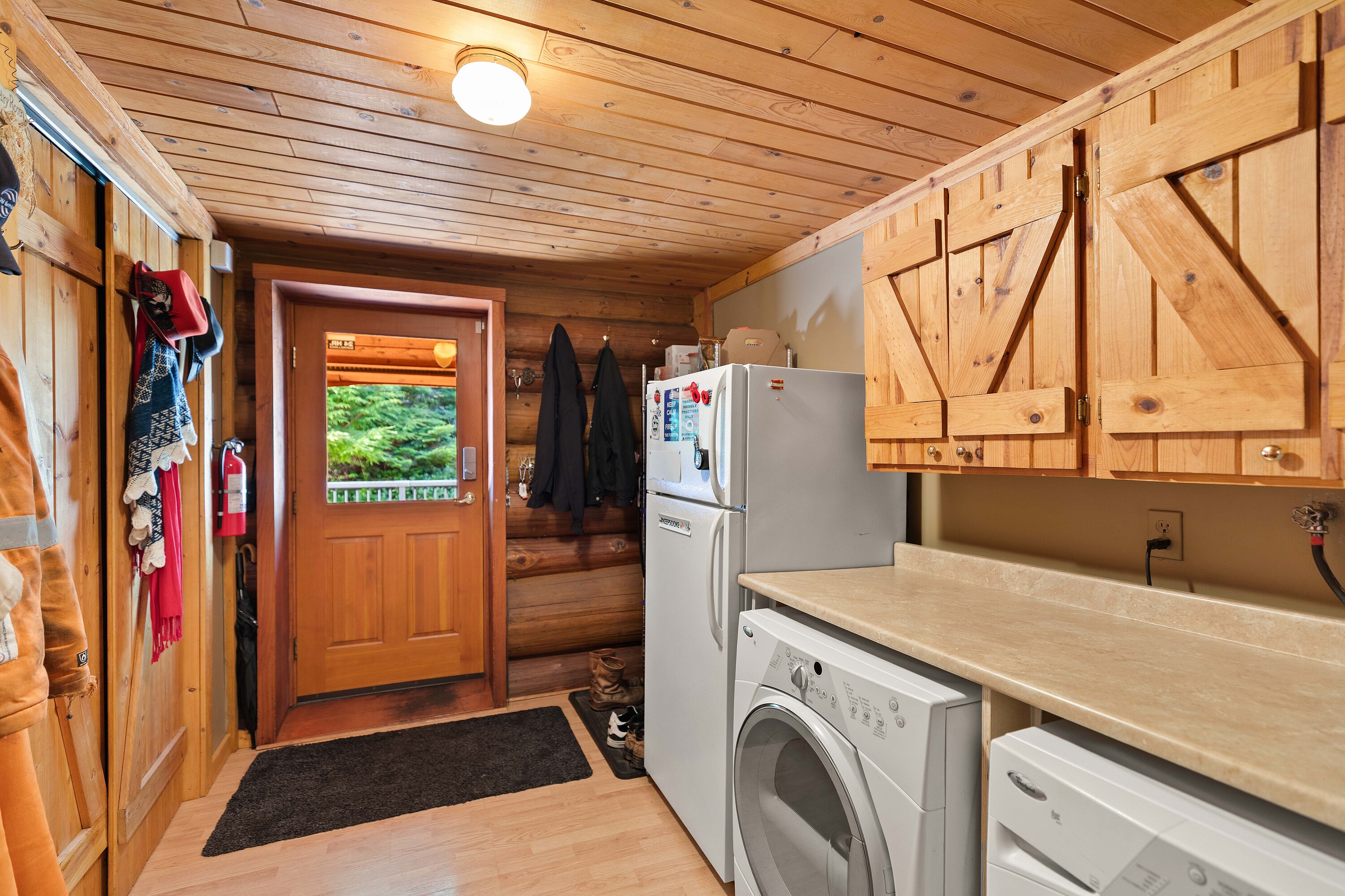  West Coast Cedar Log Home - 物件實景