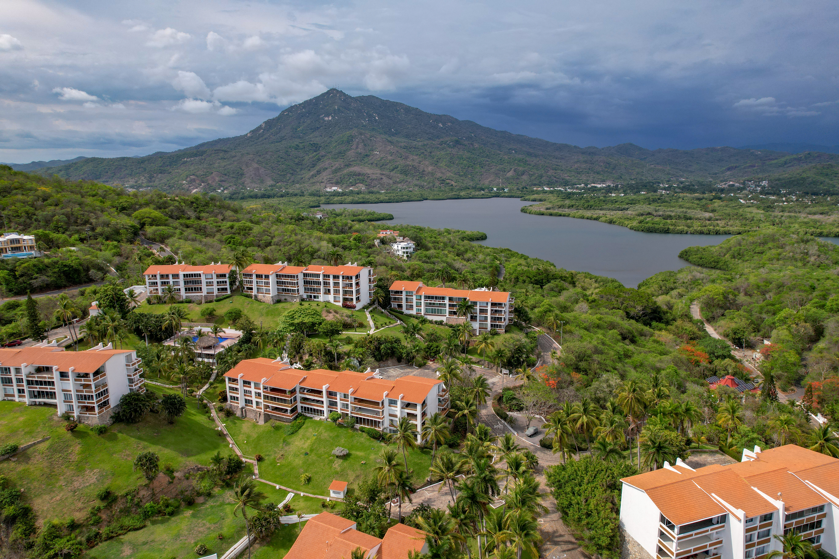  Departamento en venta en Vida del Mar, Manzanillo-planta baja y vista al jardín - 物件實景