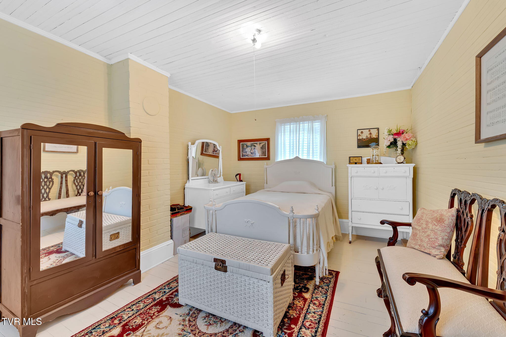 Roan Mountain, Tennessee, 37687, United States, 4 Bedrooms Bedrooms, ,2 BathroomsBathrooms,Residential,For Sale,2010992