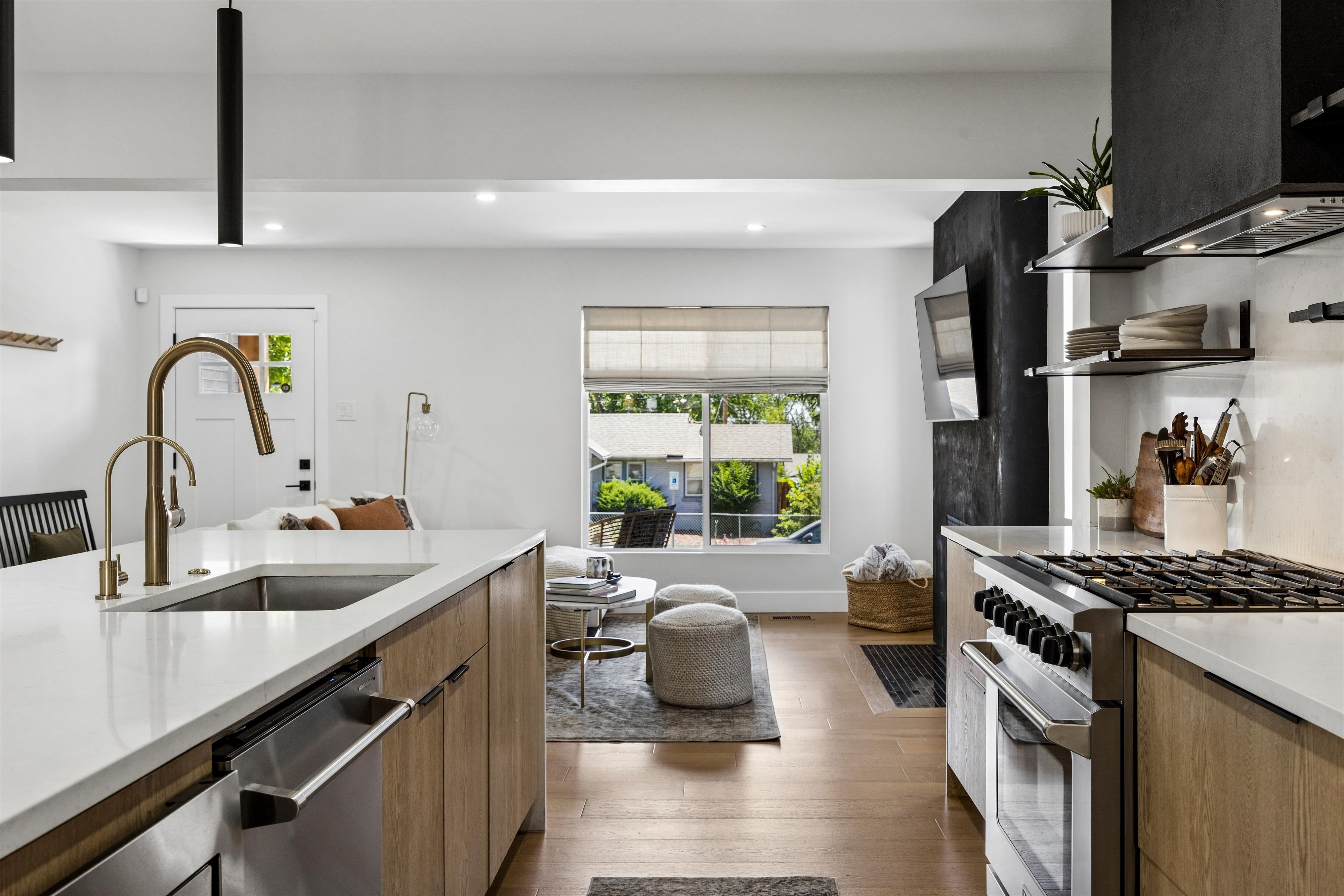  Beautifully renovated-perfect blend of modern functionality, thoughtful design - 物件實景
