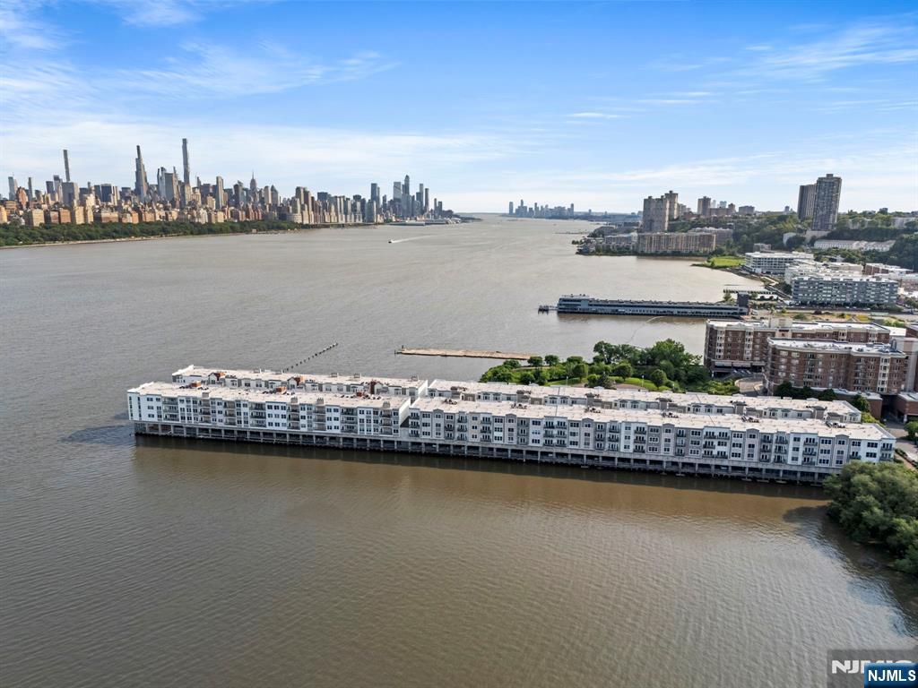 Edgewater, New Jersey, 07020, United States, 2 Bedrooms Bedrooms, ,2 BathroomsBathrooms,Residential,For Sale,1934539