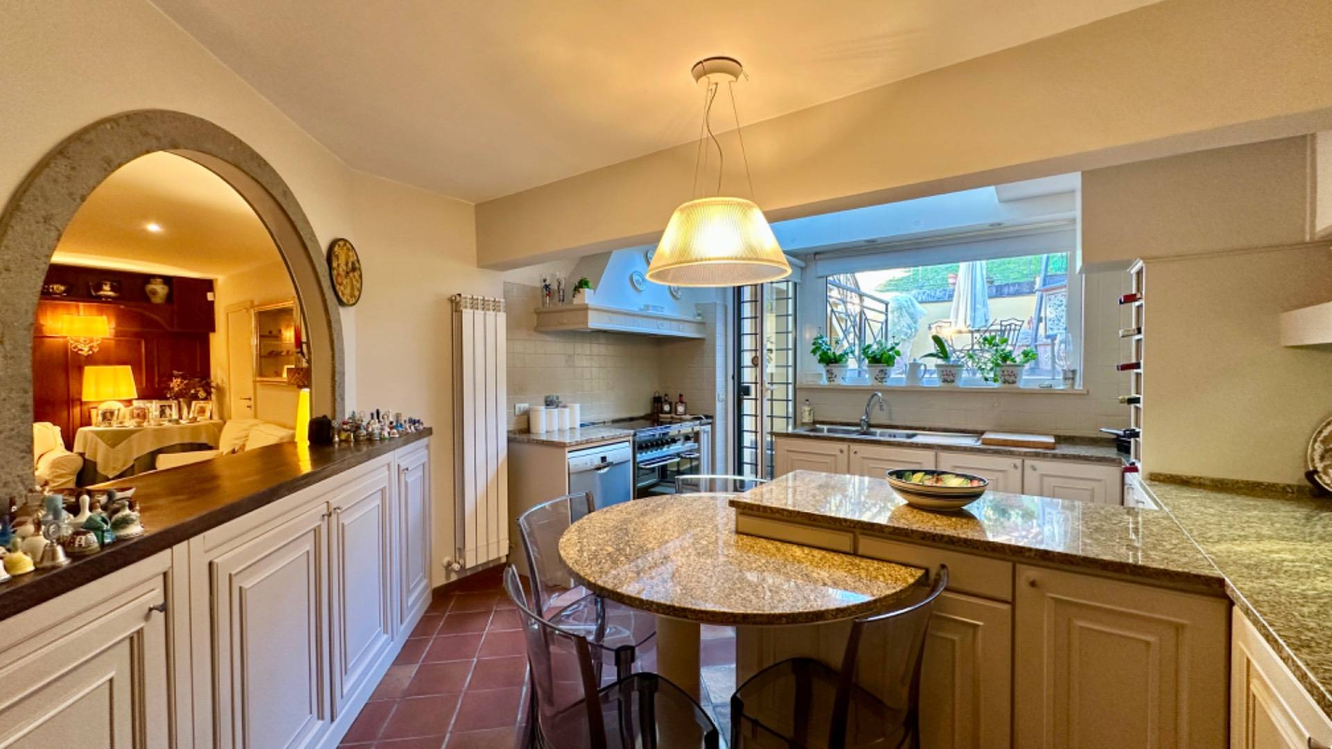 Roma, Roma, 00100, IT, 4 Bedrooms Bedrooms, ,3 BathroomsBathrooms,Residential,For Sale,1746322