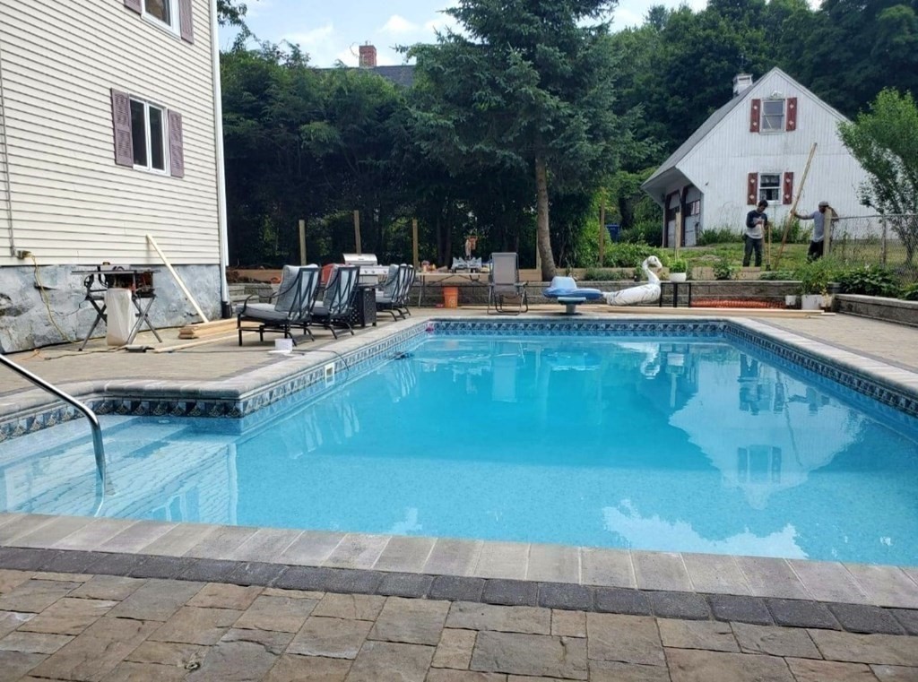 Milton, Massachusetts, 02186, United States, 3 Bedrooms Bedrooms, ,2 BathroomsBathrooms,Residential,For Sale,1921891