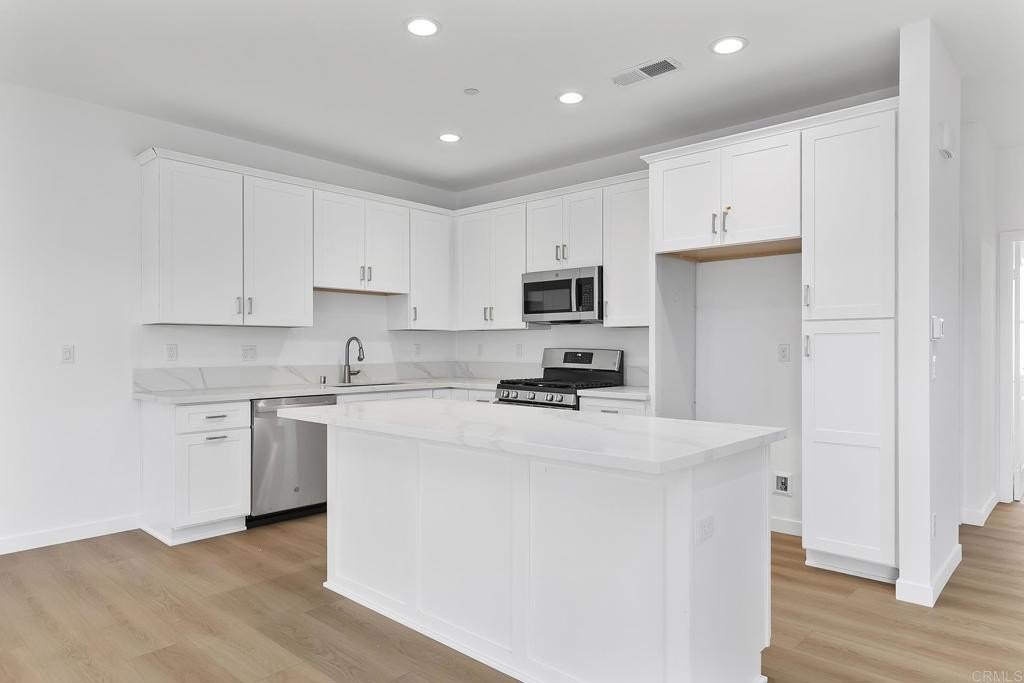 Lemon Grove, California, 91945, United States, 3 Bedrooms Bedrooms, ,3 BathroomsBathrooms,Residential,For Sale,1925665