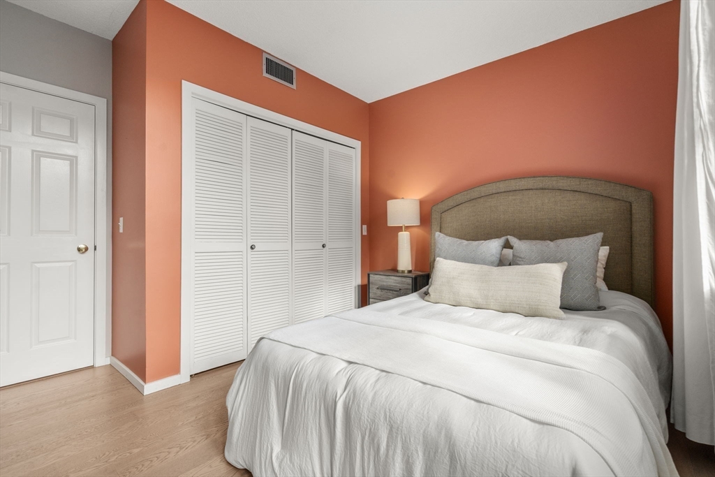 Newton, Massachusetts, 02464, United States, 2 Bedrooms Bedrooms, ,1 BathroomBathrooms,Residential,For Sale,1956329