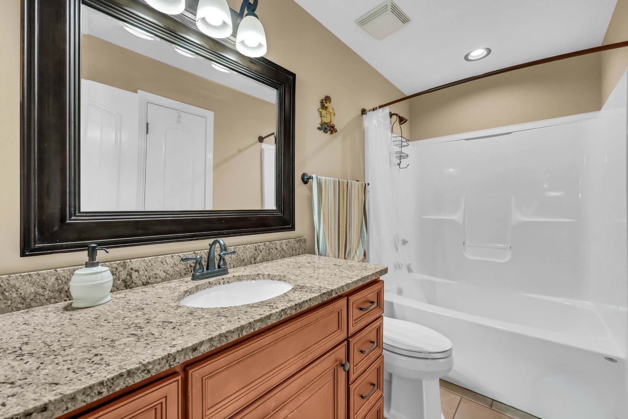 Clarksville, Tennessee, 37043, United States, 3 Bedrooms Bedrooms, ,4 BathroomsBathrooms,Residential,For Sale,1980733