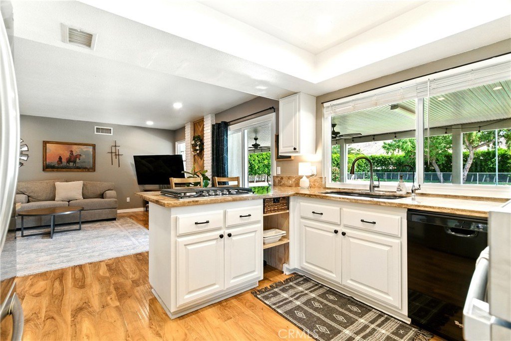 Jurupa Valley, California, 92509, United States, 4 Bedrooms Bedrooms, ,2 BathroomsBathrooms,Residential,For Sale,1873402