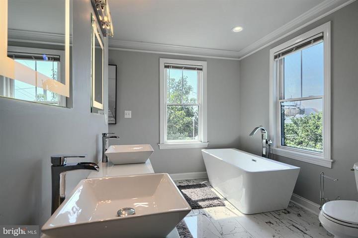 Baltimore, Maryland, 21230, United States, 5 Bedrooms Bedrooms, ,7 BathroomsBathrooms,Residential,For Sale,1920297