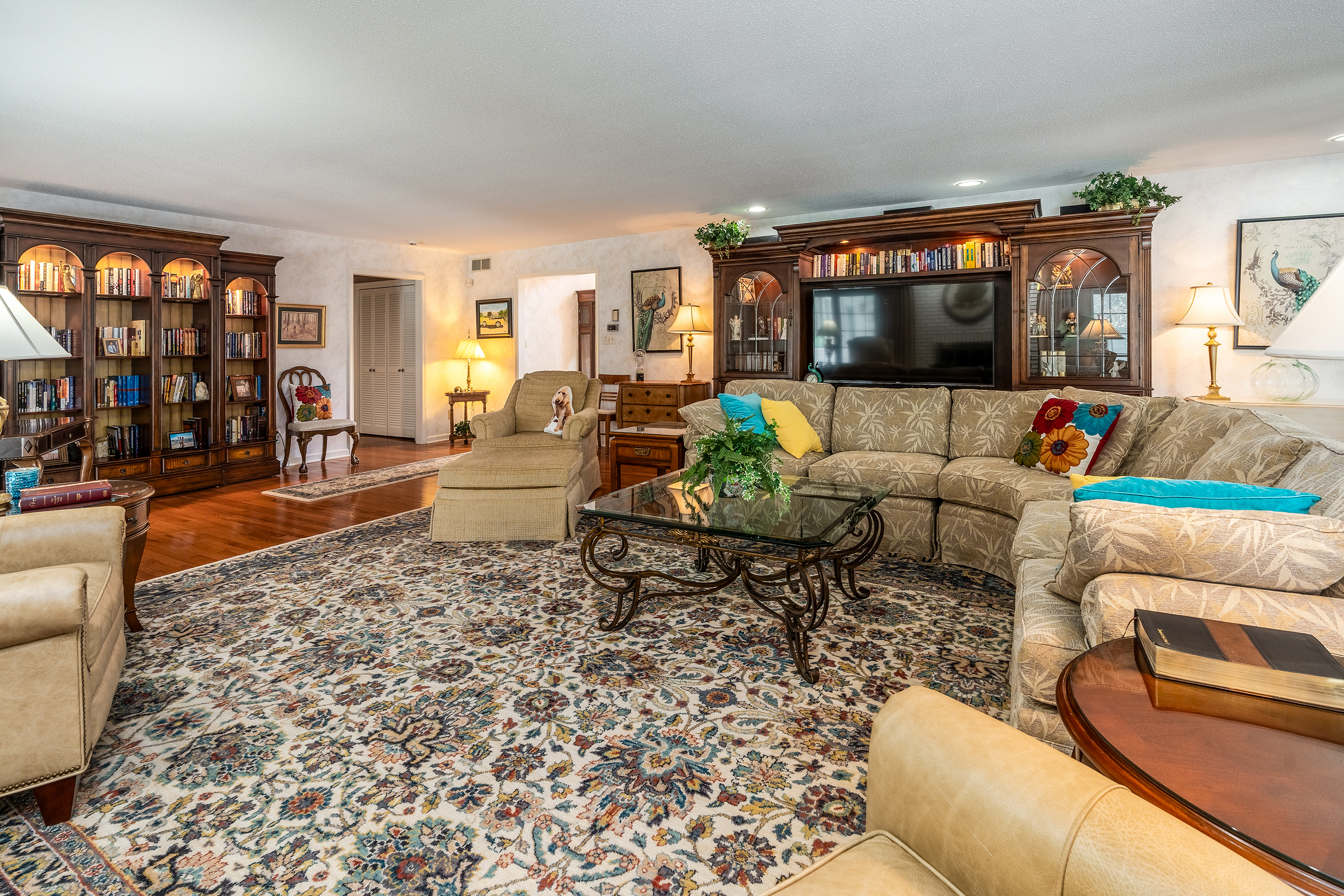 Marion, Illinois, 62959, United States, 7 Bedrooms Bedrooms, ,7 BathroomsBathrooms,Residential,For Sale,1979062