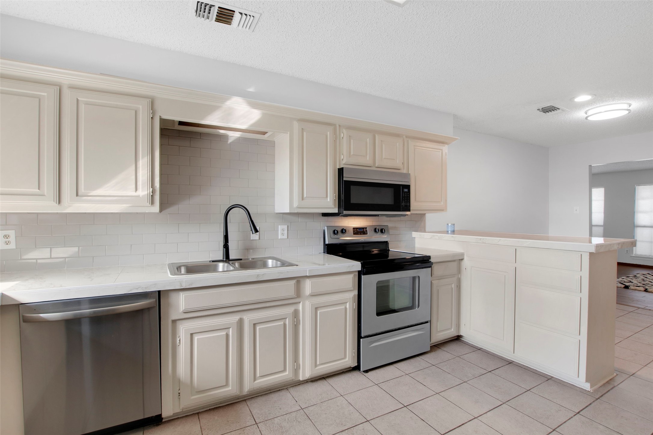 Sachse, Texas, 75048, United States, 6 Bedrooms Bedrooms, ,4 BathroomsBathrooms,Residential,For Sale,1805527
