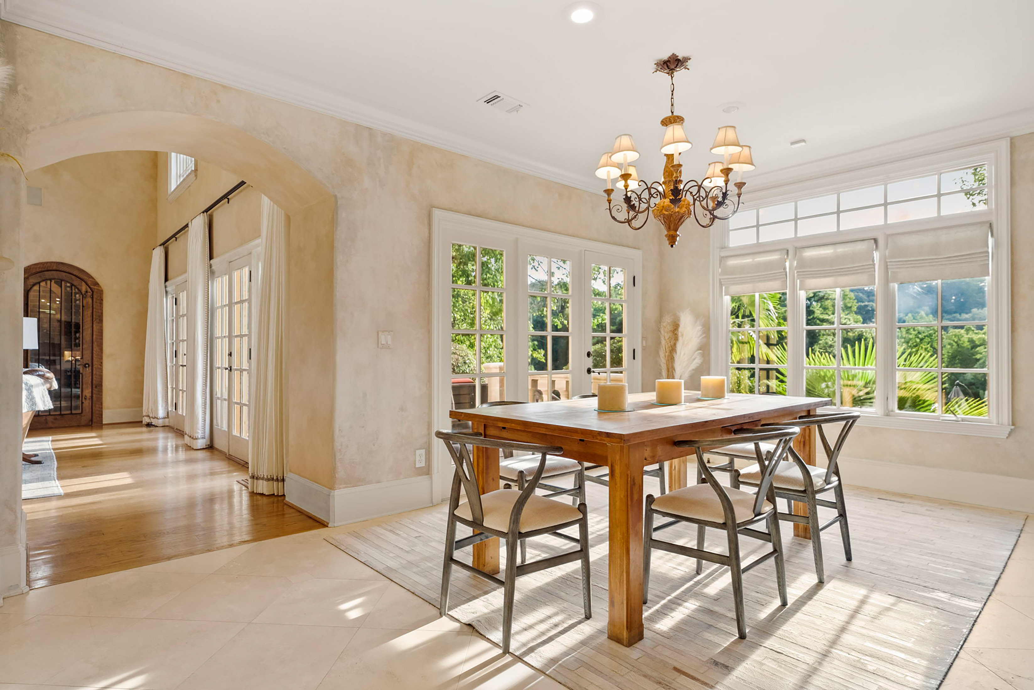  Remarkable Spanish-style Estate on 3.8+/- Private Acres - 物件實景