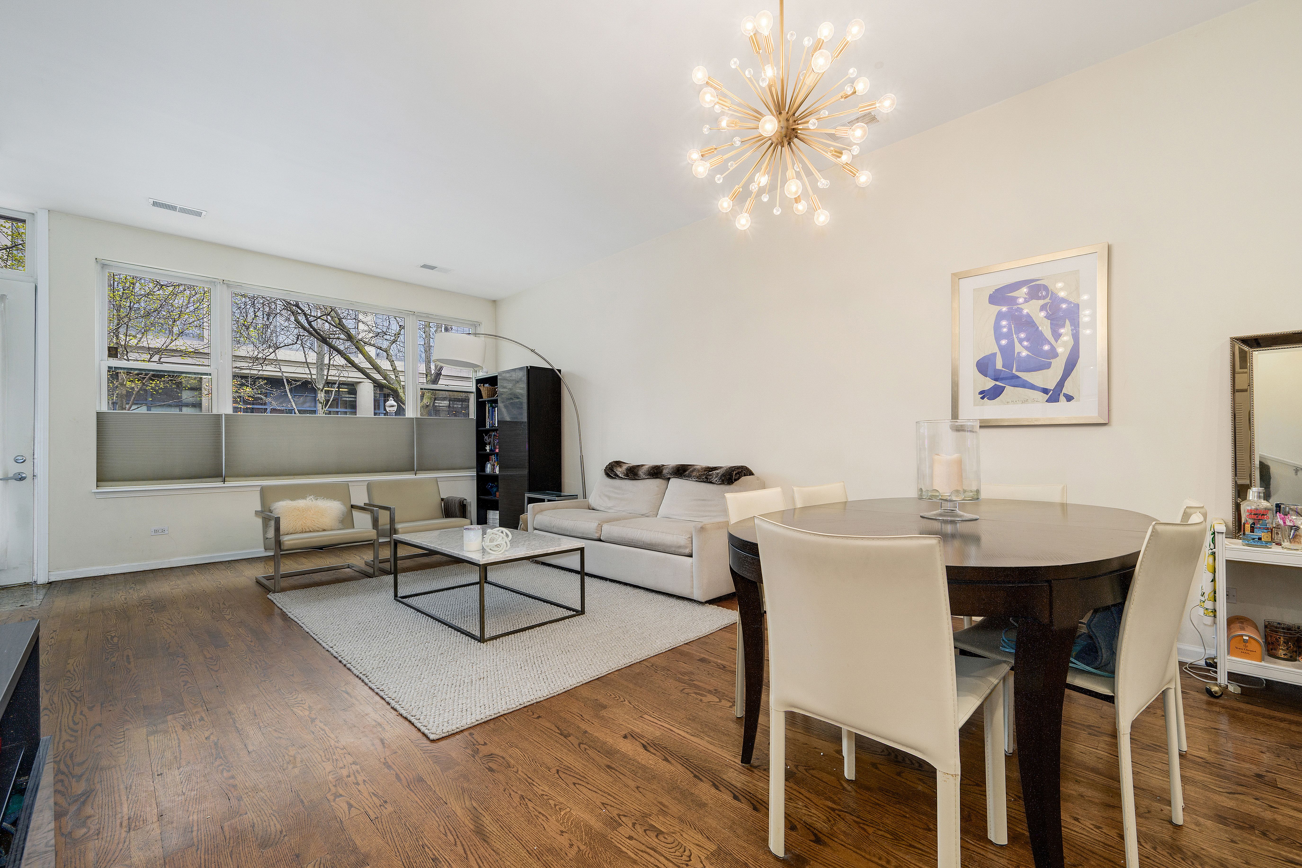  Bright, Updated Townhome in River North