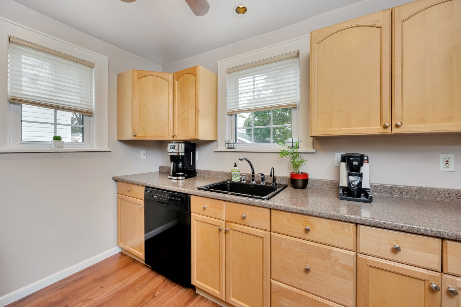 Queens Village, New York, 11428, United States, 2 Bedrooms Bedrooms, ,2 BathroomsBathrooms,Residential,For Sale,1987931