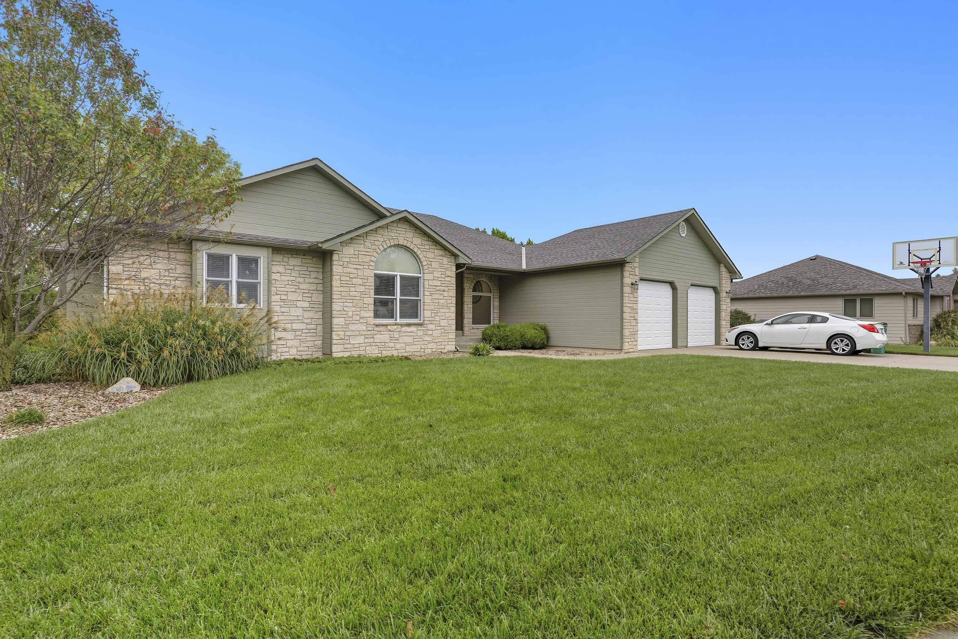 Manhattan, Kansas, 66502, United States, 5 Bedrooms Bedrooms, ,3 BathroomsBathrooms,Residential,For Sale,1960988