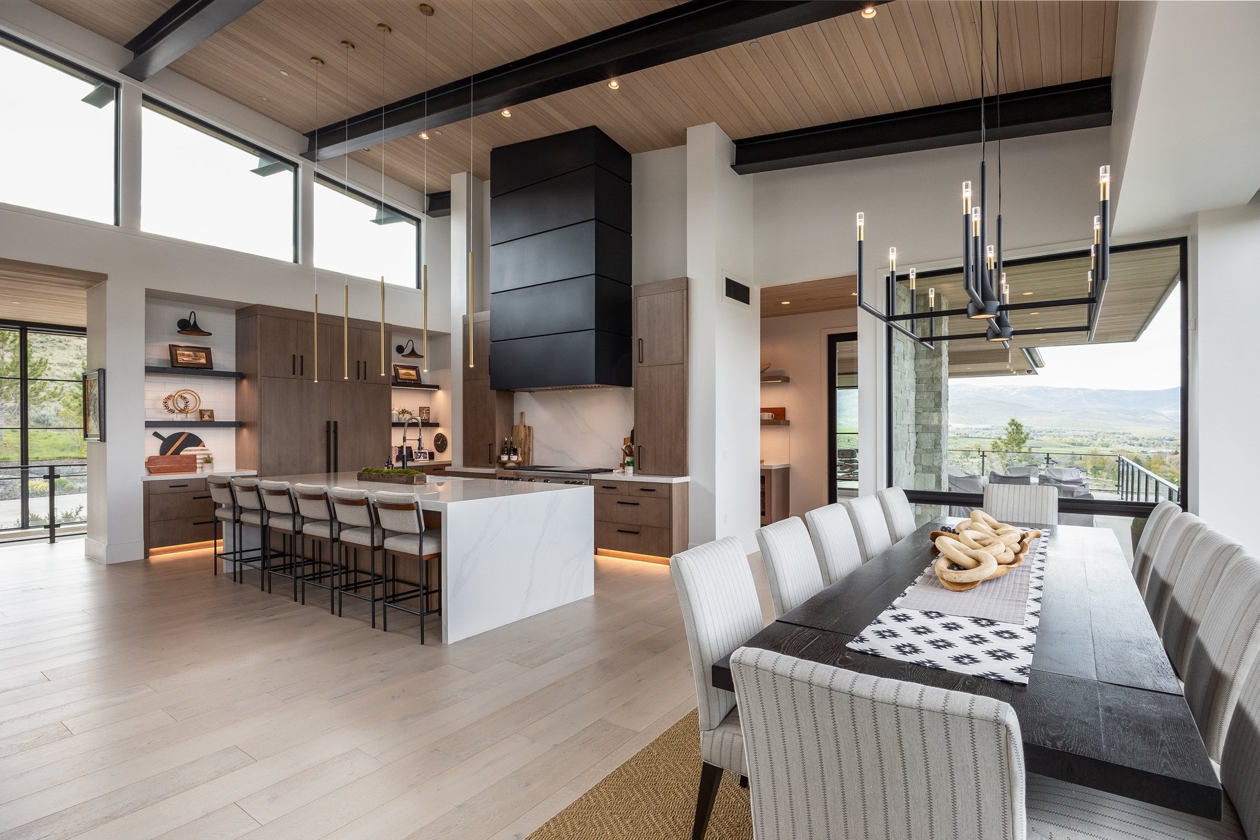  Luxury Lives Here  Architectural Masterpiece with Unmatched Privacy & Views - 物件實景