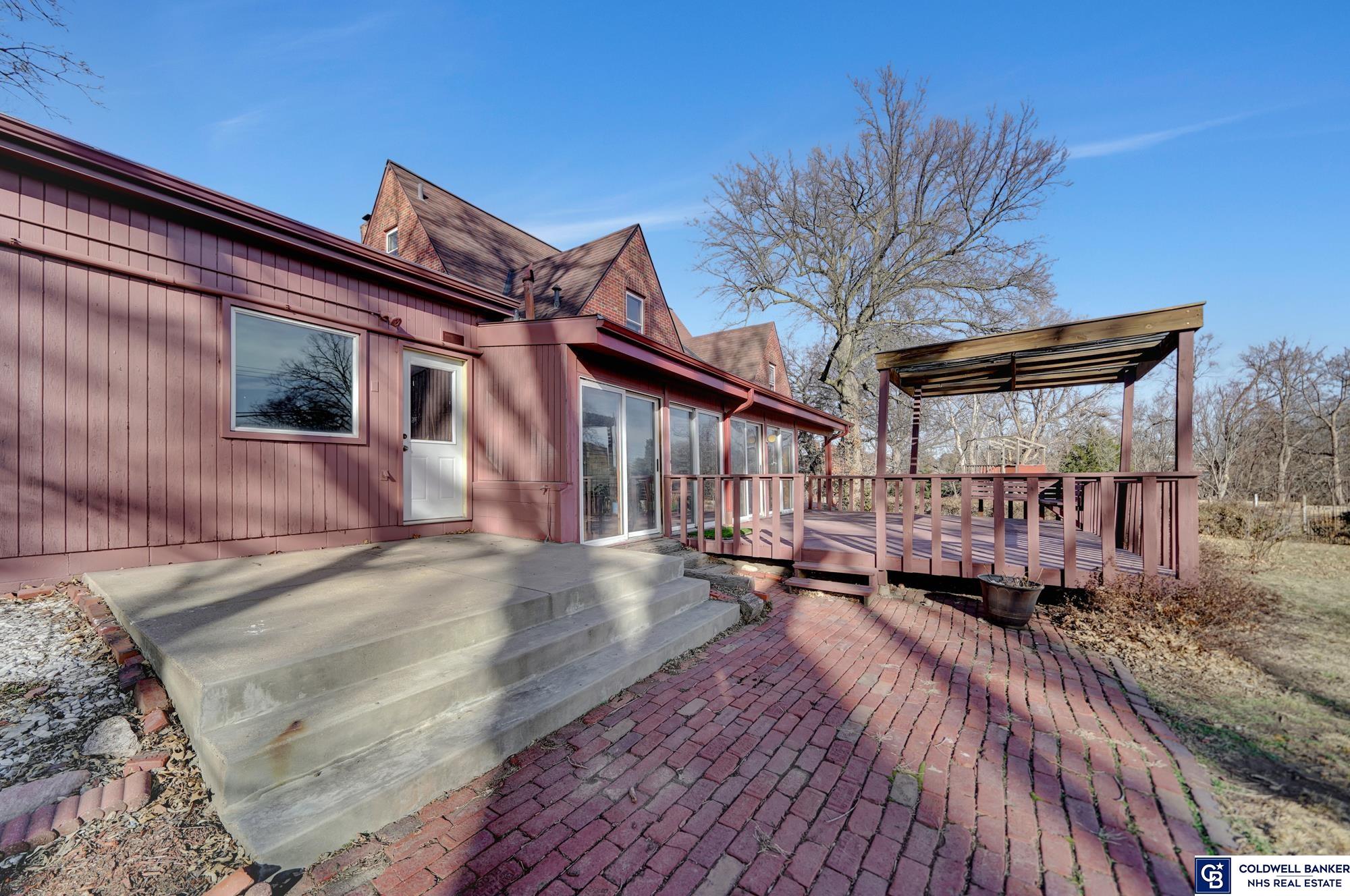 Lincoln, Nebraska, 68510, United States, 6 Bedrooms Bedrooms, ,2 BathroomsBathrooms,Residential,For Sale,1796246
