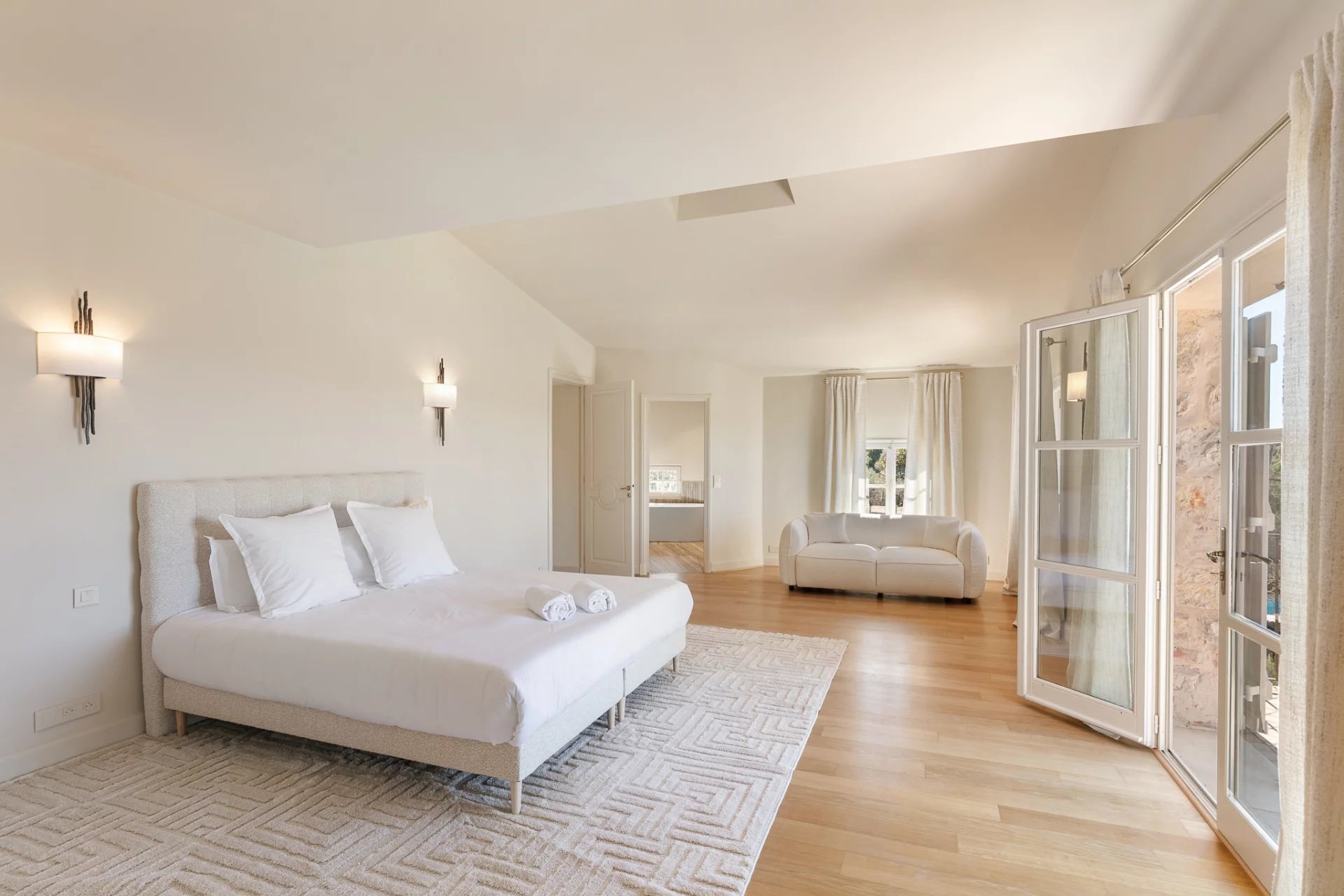 Antibes, Provence-Alpes-Côte d’Azur, 06600, FR, 6 Bedrooms Bedrooms, ,Residential,For Sale,1986252