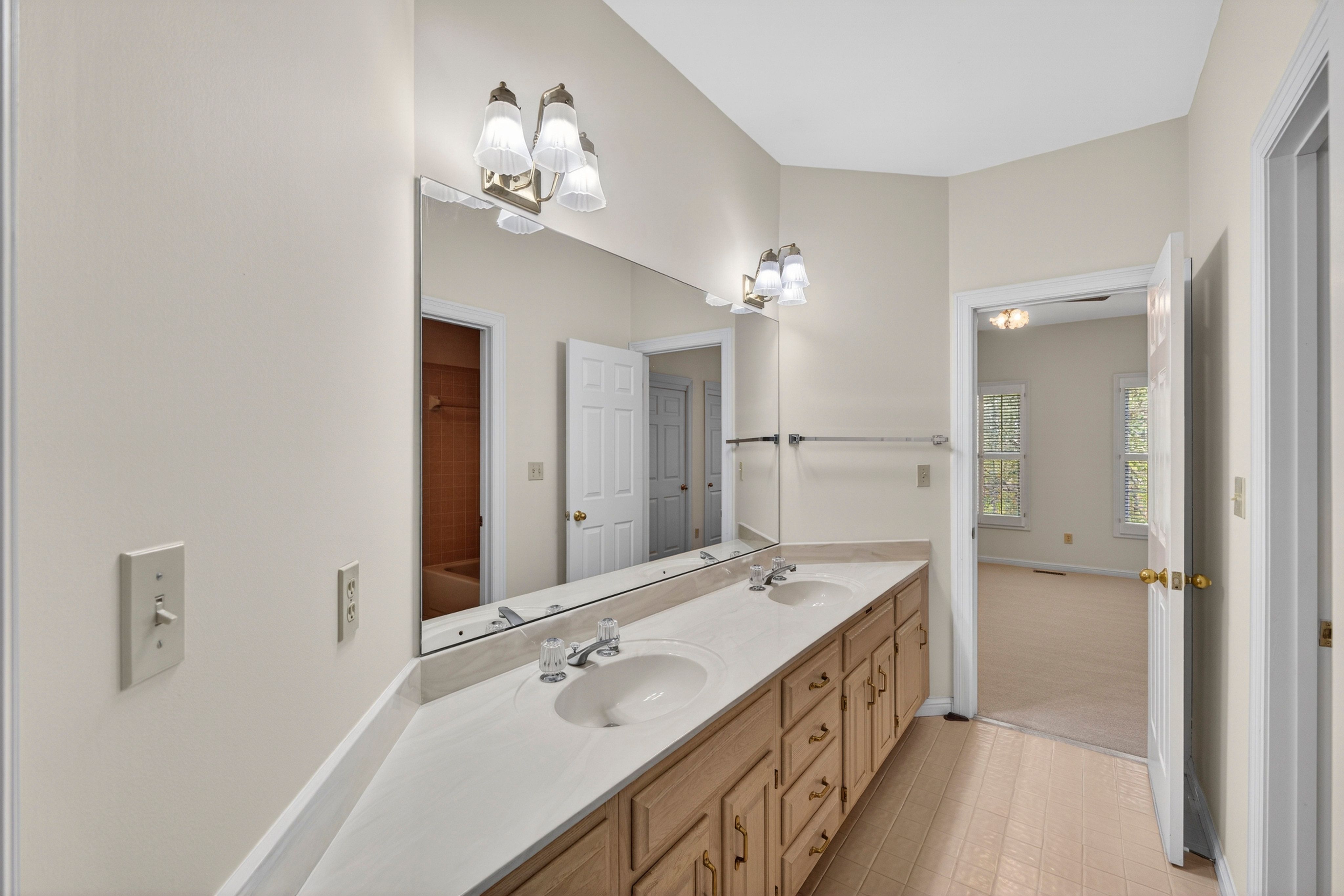  Tucked within the serene, tree-lined enclave of The Forest Subdivision - 物件實景