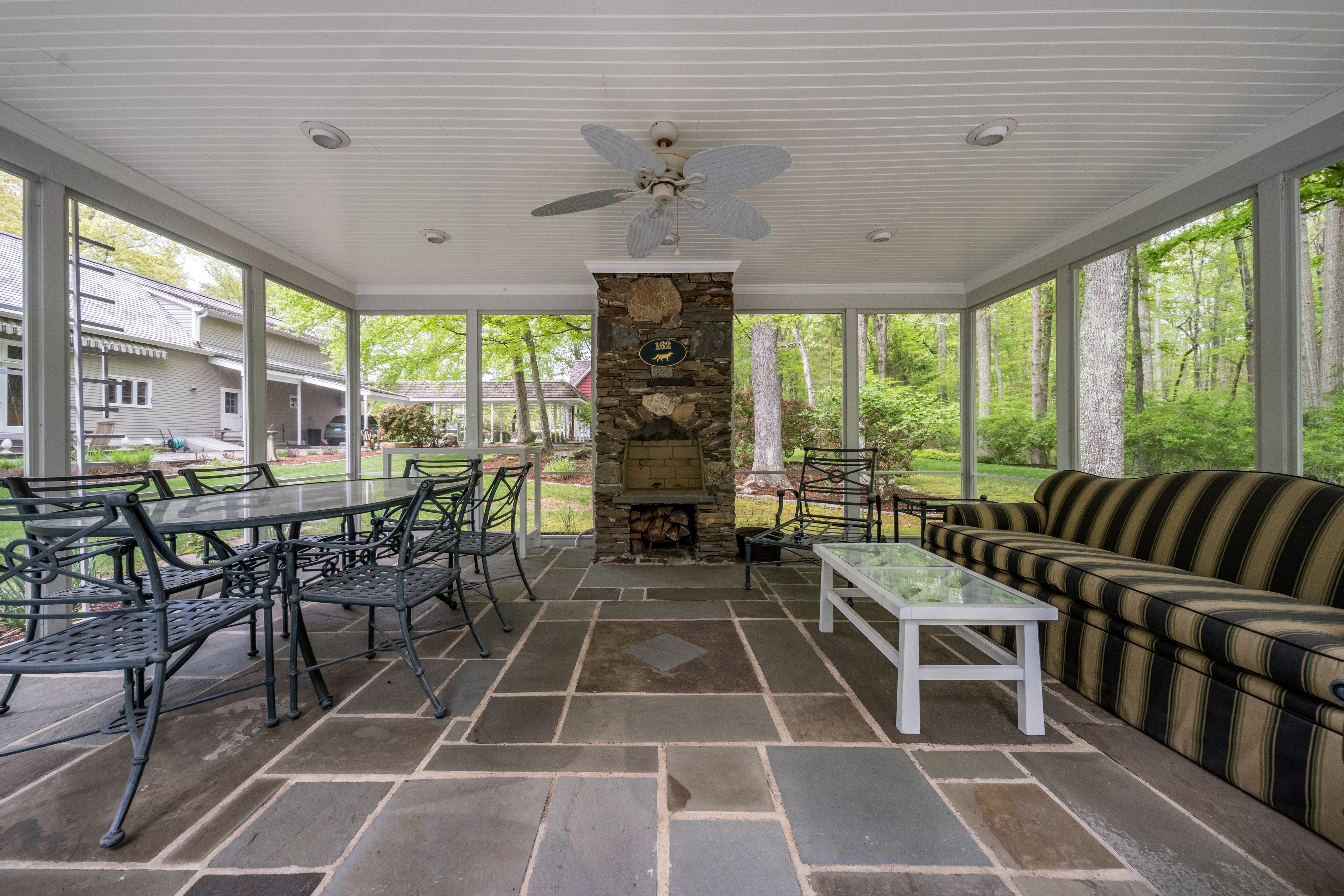  Stunning Custom Built Home on over 30 Acres of Bucolic Lane - 物件實景