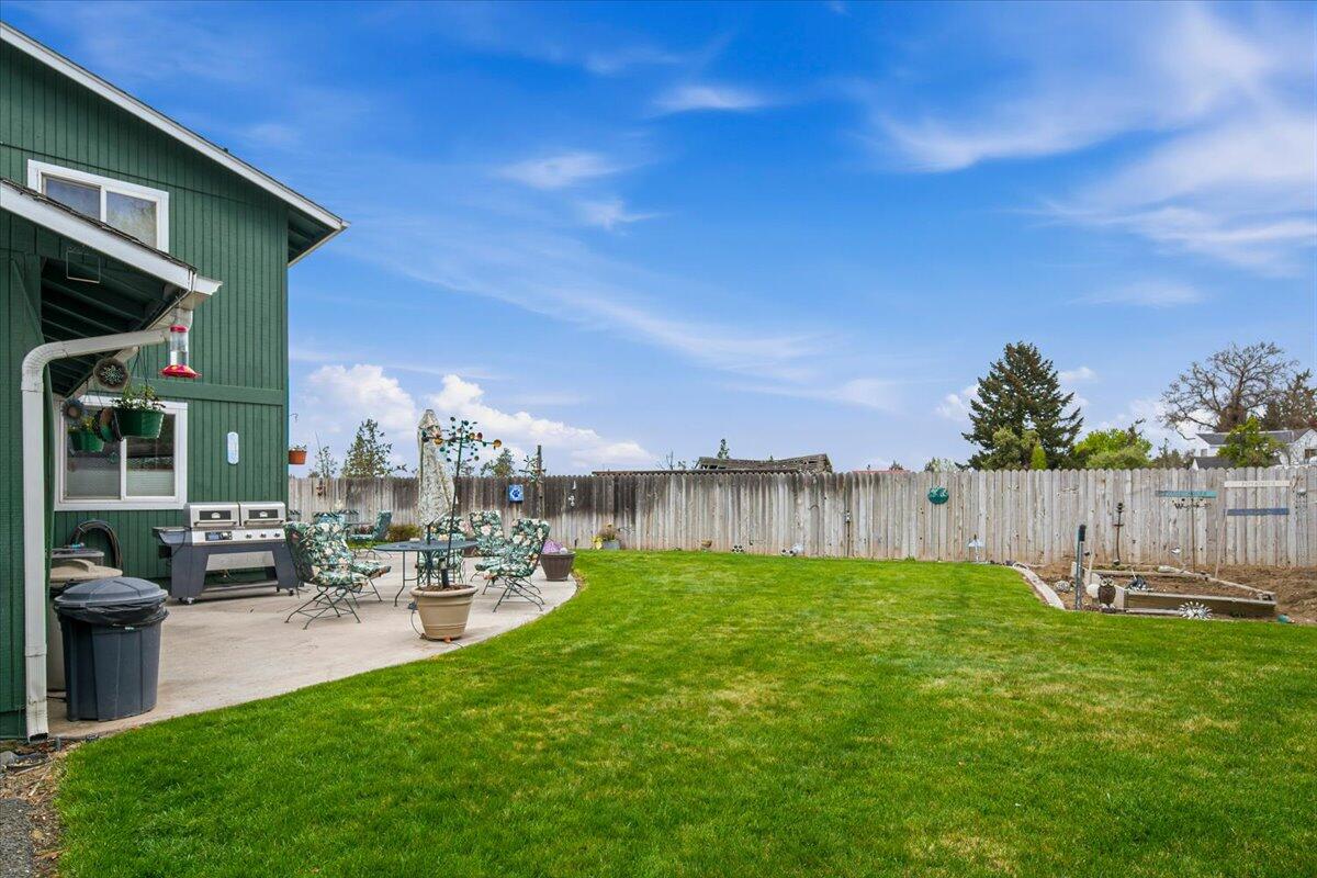 Redmond, Oregon, 97756, United States, 4 Bedrooms Bedrooms, ,2 BathroomsBathrooms,Residential,For Sale,2039824