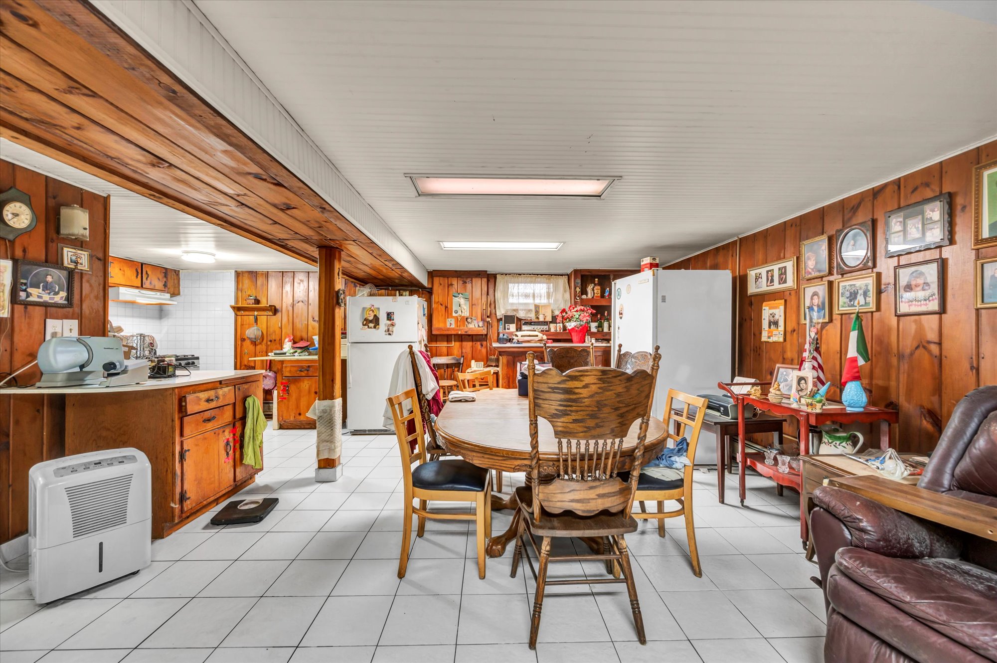 Trumbull, Connecticut, 06611, United States, 3 Bedrooms Bedrooms, ,2 BathroomsBathrooms,Residential,For Sale,1999196