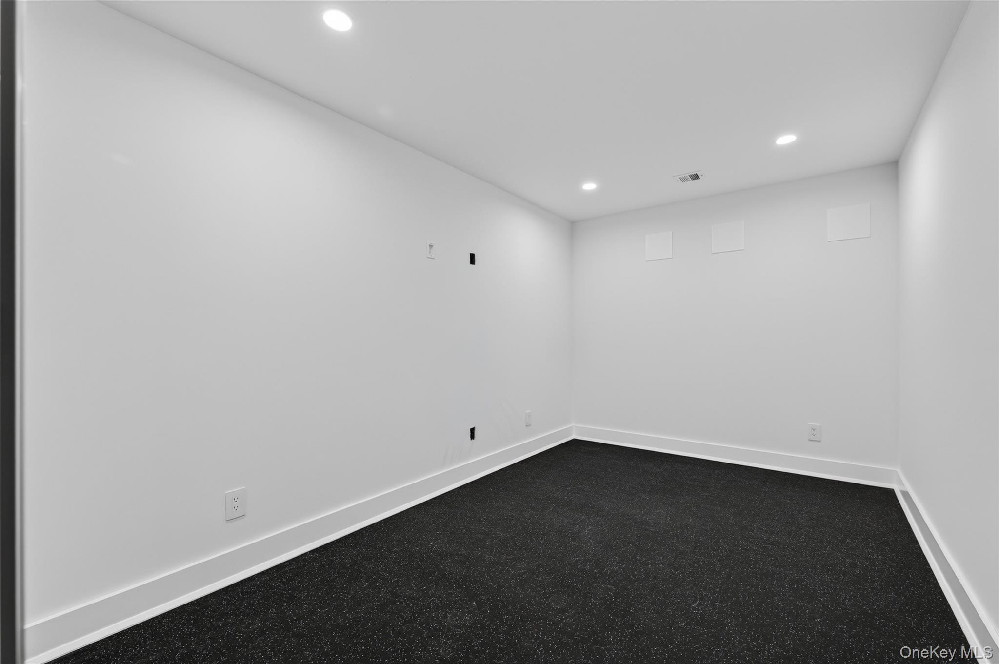  63 Three Ponds Lane W, Woodbury, NY, 11797 - 物件實景