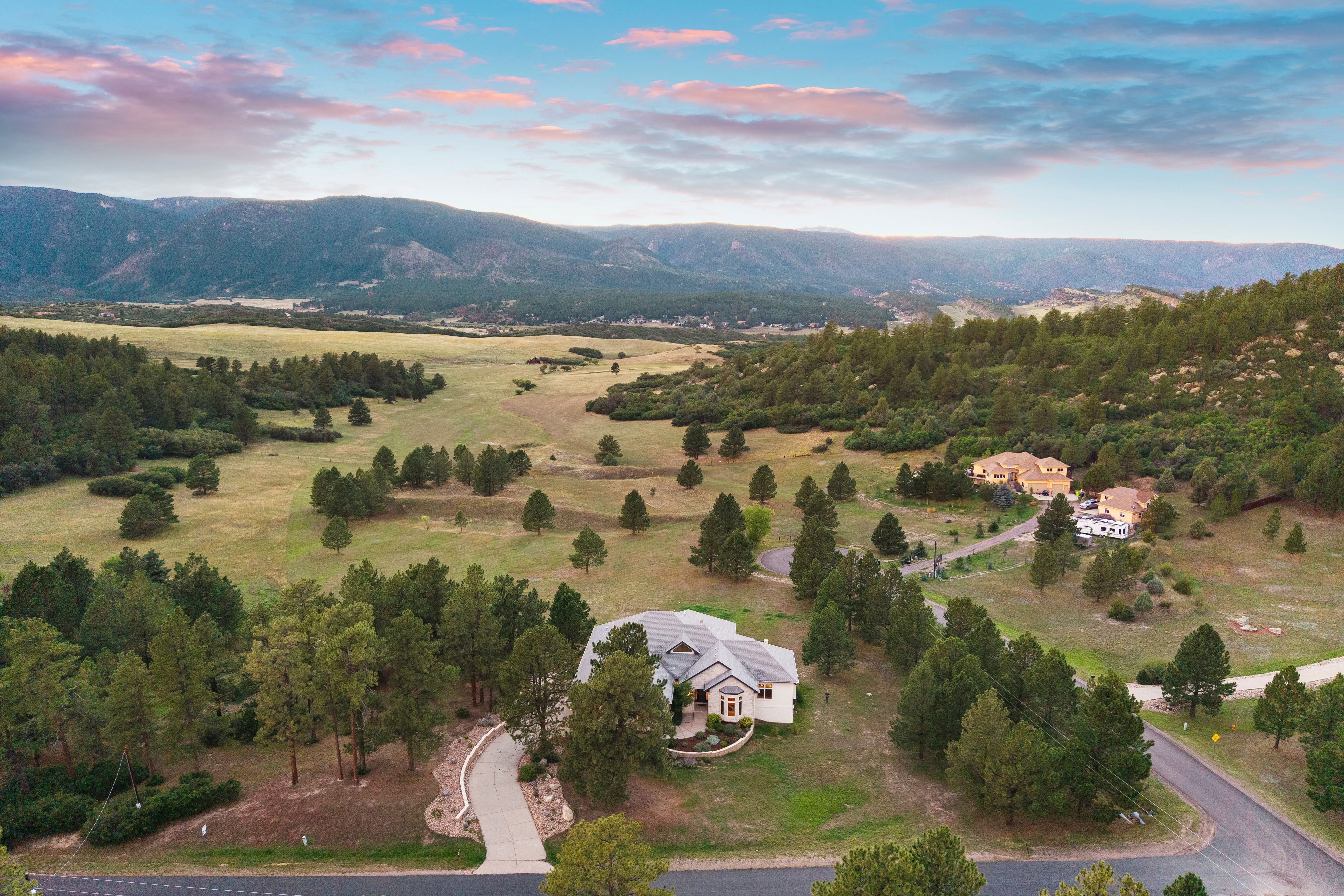  Set on over 4 acres in Perry Park East - 物件實景
