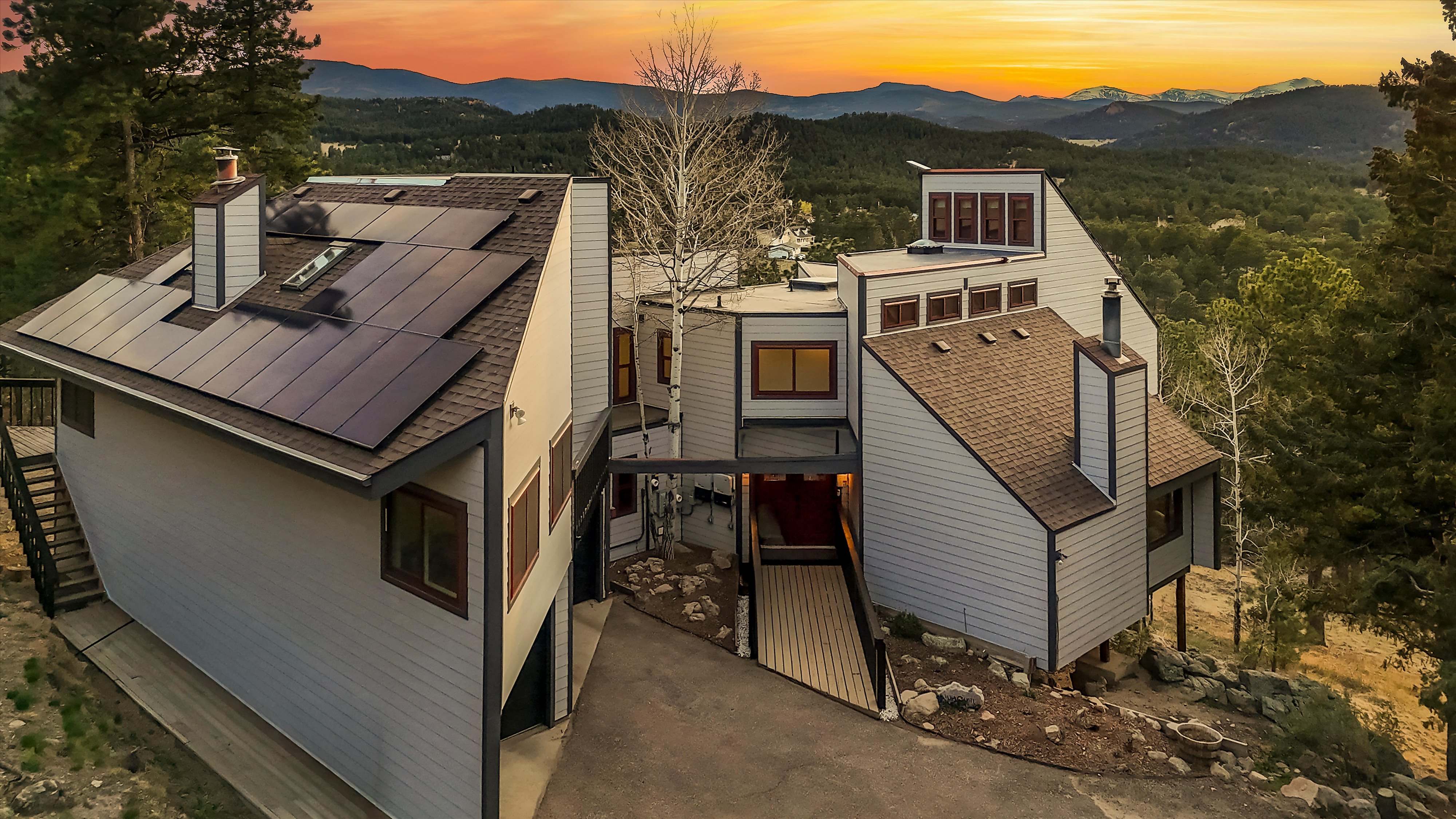  Experience Refined Mid-Century Inspired Mountain Living on 3.37 Acres - 物件實景