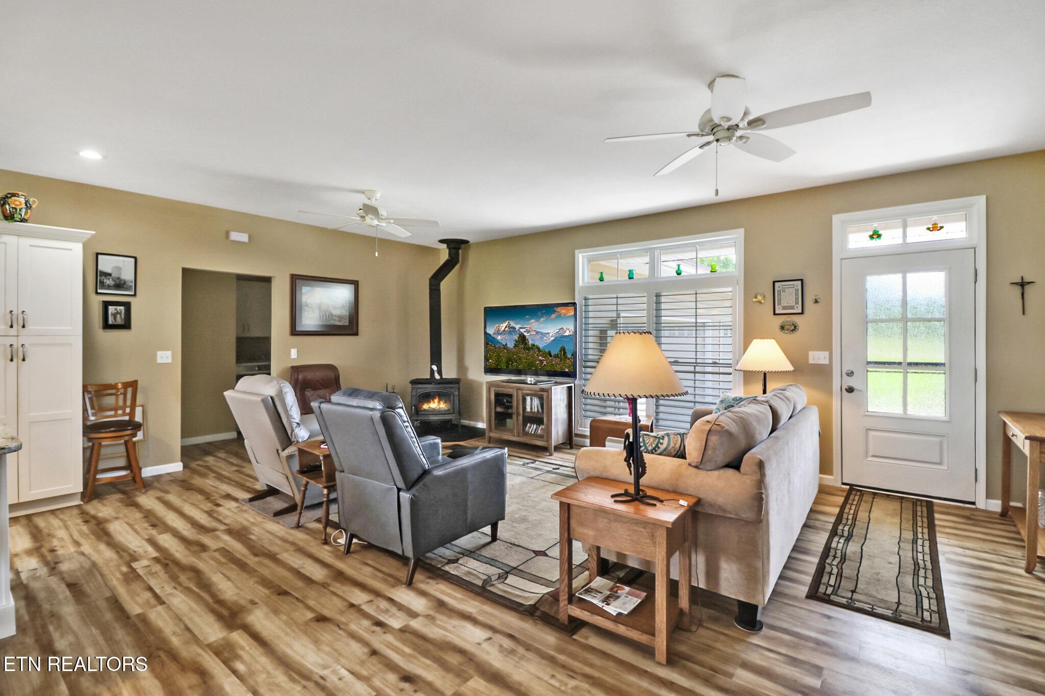 Crossville, Tennessee, 38555, United States, 3 Bedrooms Bedrooms, ,3 BathroomsBathrooms,Residential,For Sale,1978322