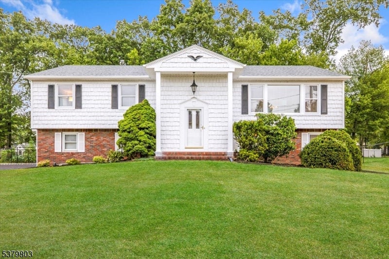 Fairfield Twp., New Jersey, 07004, United States, 3 Bedrooms Bedrooms, ,3 BathroomsBathrooms,Residential,For Sale,1923518