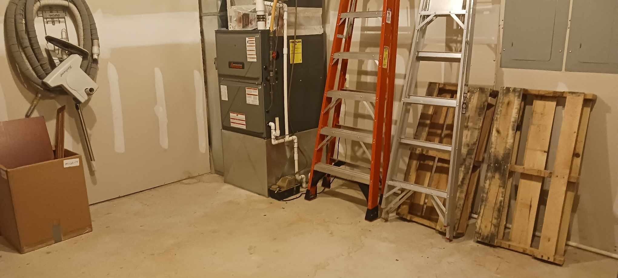 Walnut Shade, Missouri, 65771, United States, 6 Bedrooms Bedrooms, ,5 BathroomsBathrooms,Residential,For Sale,1975828