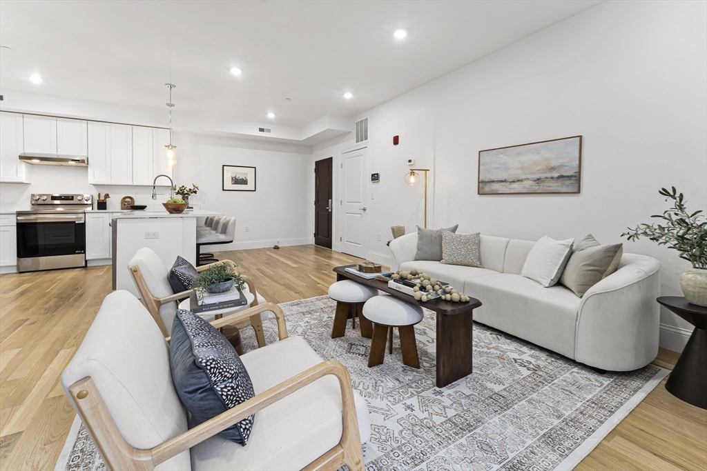 Marlborough, Massachusetts, 01752, United States, 2 Bedrooms Bedrooms, ,3 BathroomsBathrooms,Residential,For Sale,1997186