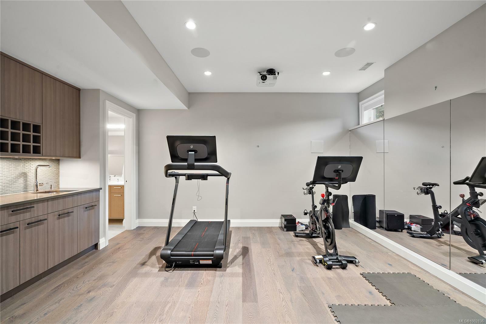 OAK BAY, British Columbia, V8R 3L8, CA, 6 Bedrooms Bedrooms, ,Residential,For Sale,1875057