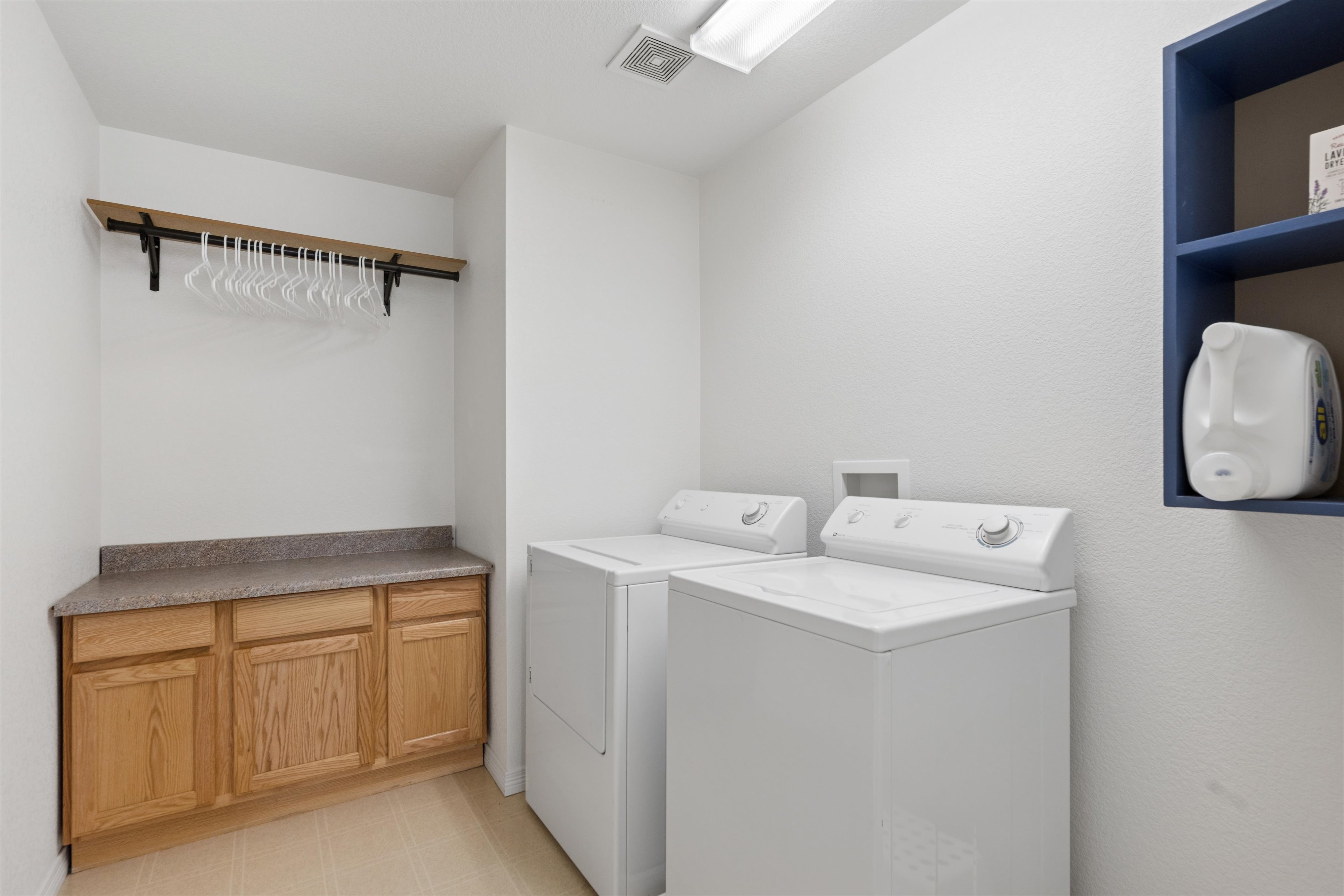  Beautiful 3-Bedroom, 3-Bath Home On A Charming Tree-Lined Street - 物件實景