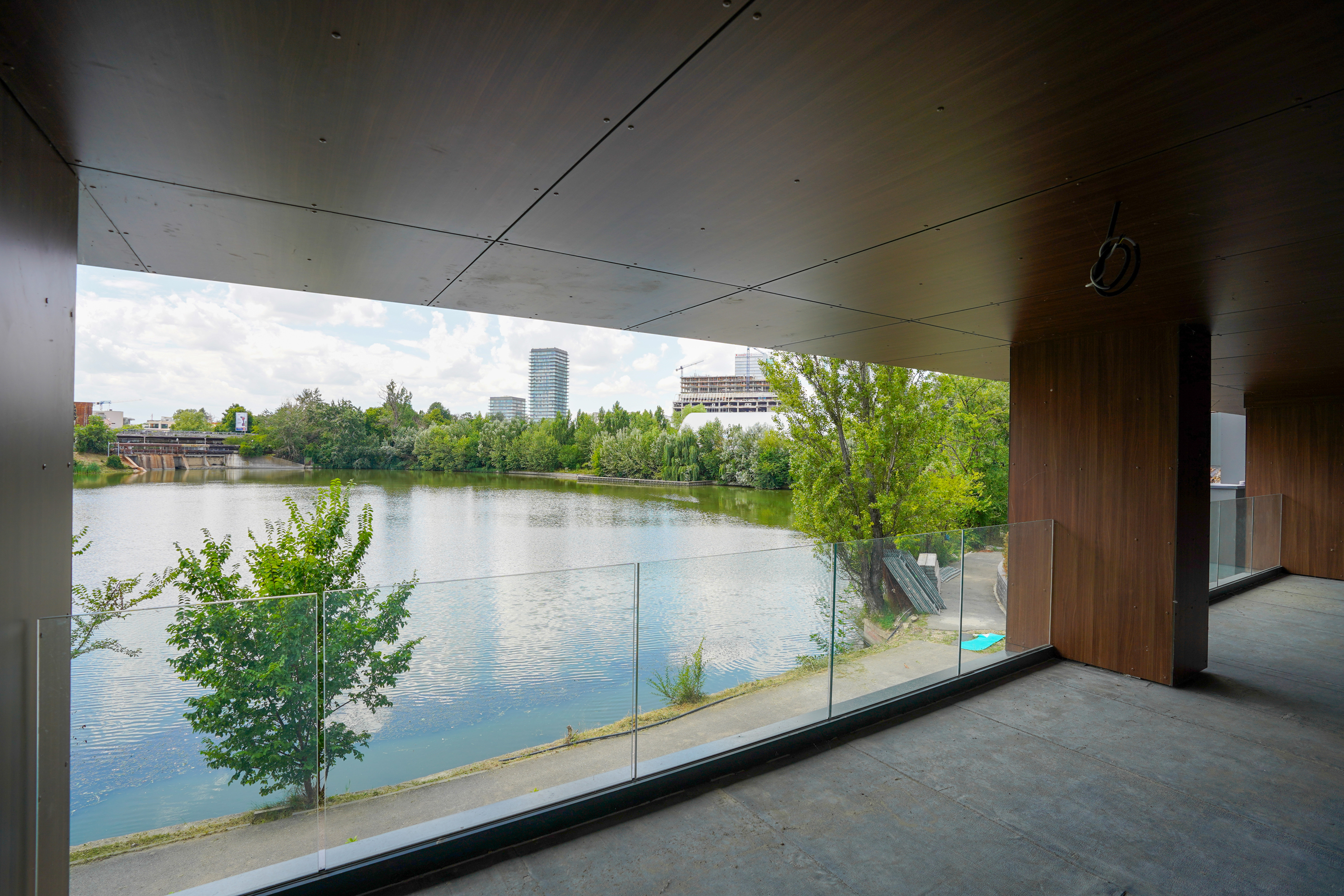  Seven-Room Waterfront Apartment Directly at Lake Level on Lake Floreasca - 物件實景