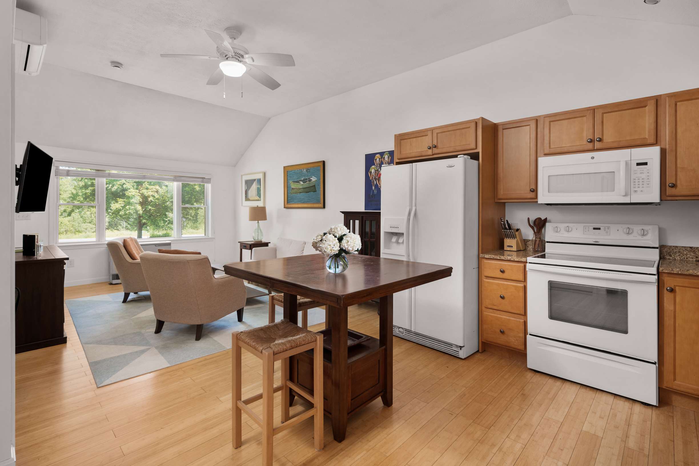  Effortless Single Level Living at 1 Bedroom Woodside Meadow Condo in York - 物件實景