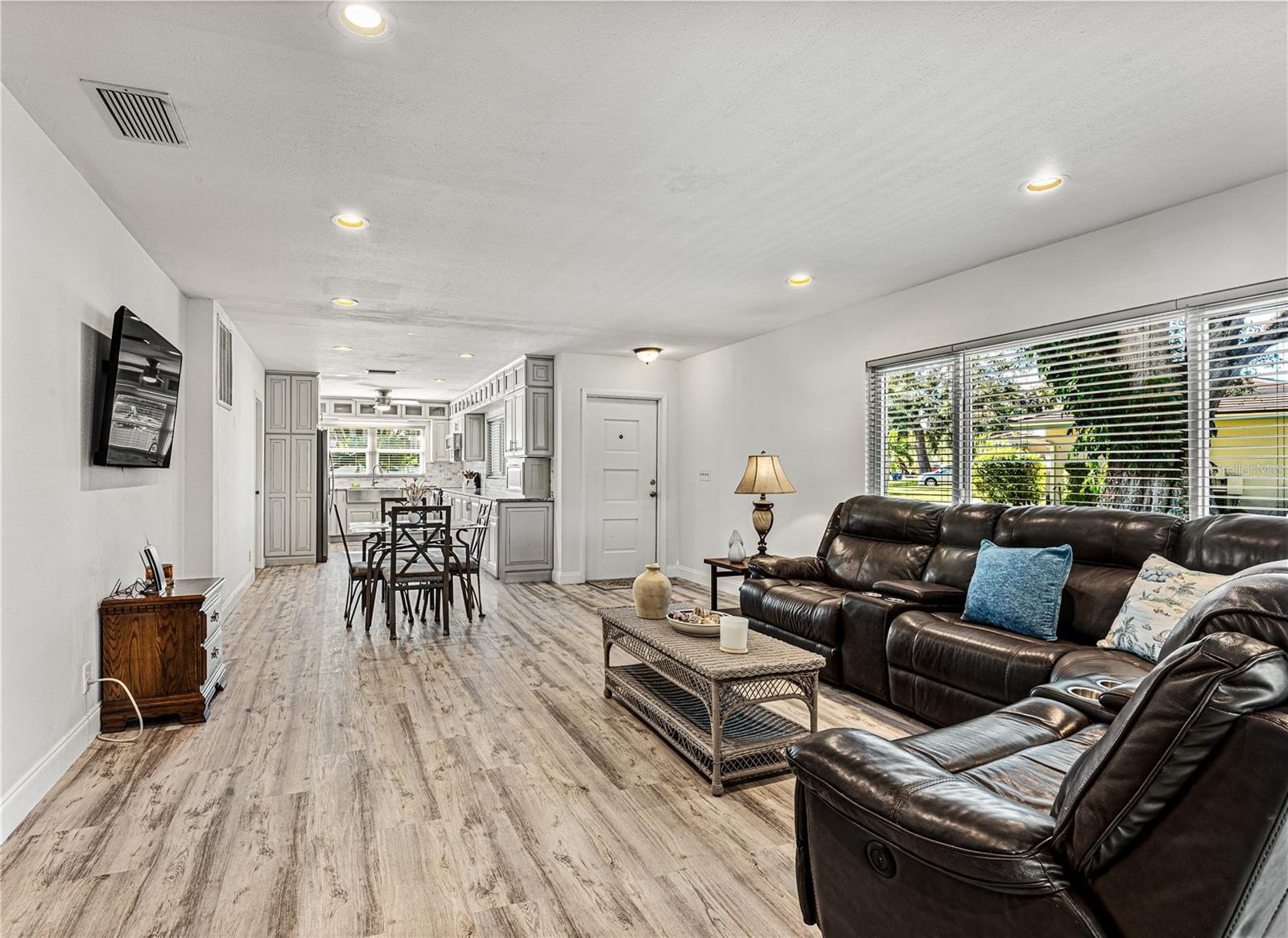 SEMINOLE, Florida, 33772, United States, 3 Bedrooms Bedrooms, ,2 BathroomsBathrooms,Residential,For Sale,1981343