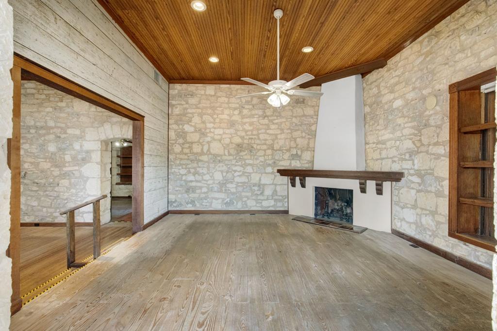 Fredericksburg, Texas, 78624, United States, 5 Bedrooms Bedrooms, ,4 BathroomsBathrooms,Residential,For Sale,1981839