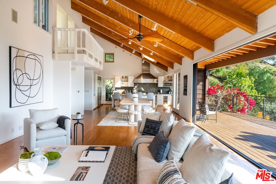 Topanga, California, 90290, United States, 4 Bedrooms Bedrooms, ,5 BathroomsBathrooms,Residential,For Sale,1796839