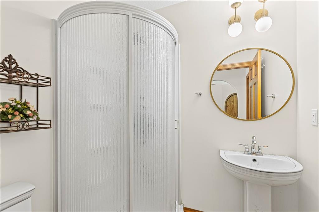 Kansas City, Kansas, 66103, United States, 3 Bedrooms Bedrooms, ,3 BathroomsBathrooms,Residential,For Sale,1906433