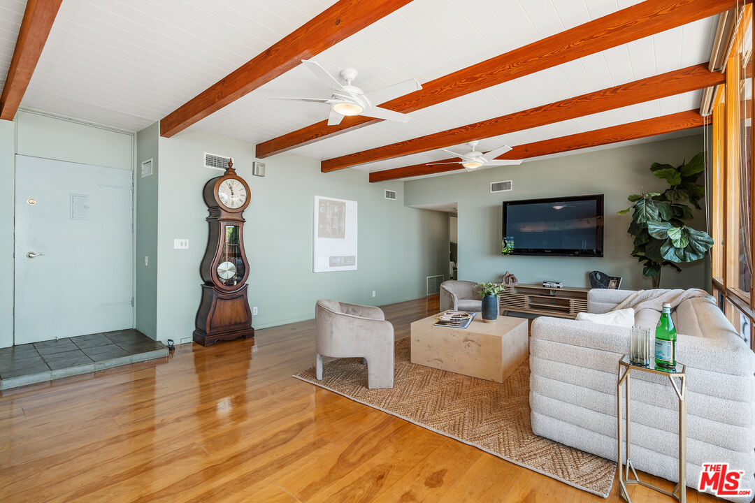 Los Angeles, California, 90027, United States, 3 Bedrooms Bedrooms, ,3 BathroomsBathrooms,Residential,For Sale,1866547