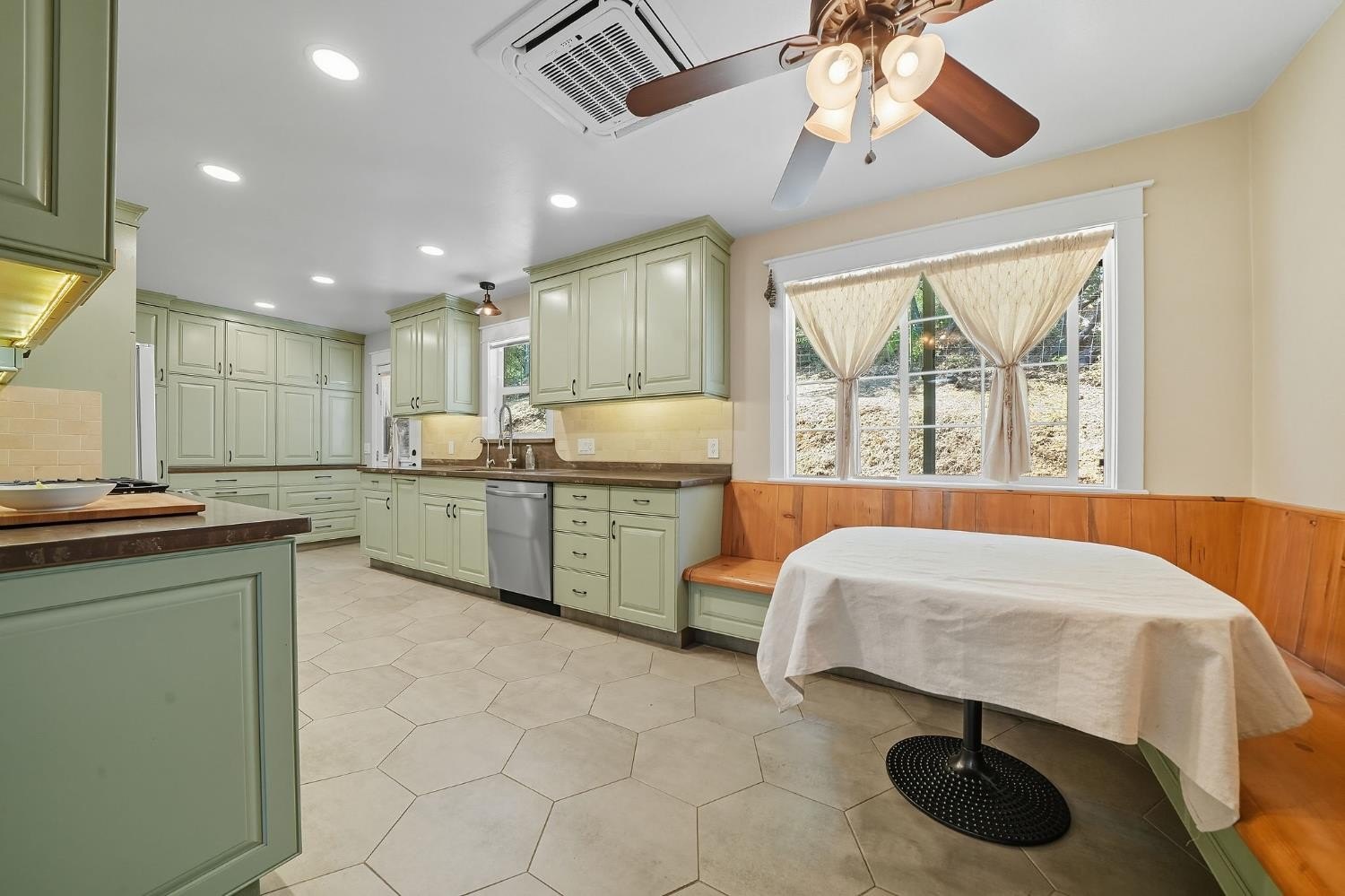 San Andreas, California, 95249, United States, 2 Bedrooms Bedrooms, ,2 BathroomsBathrooms,Residential,For Sale,1980033