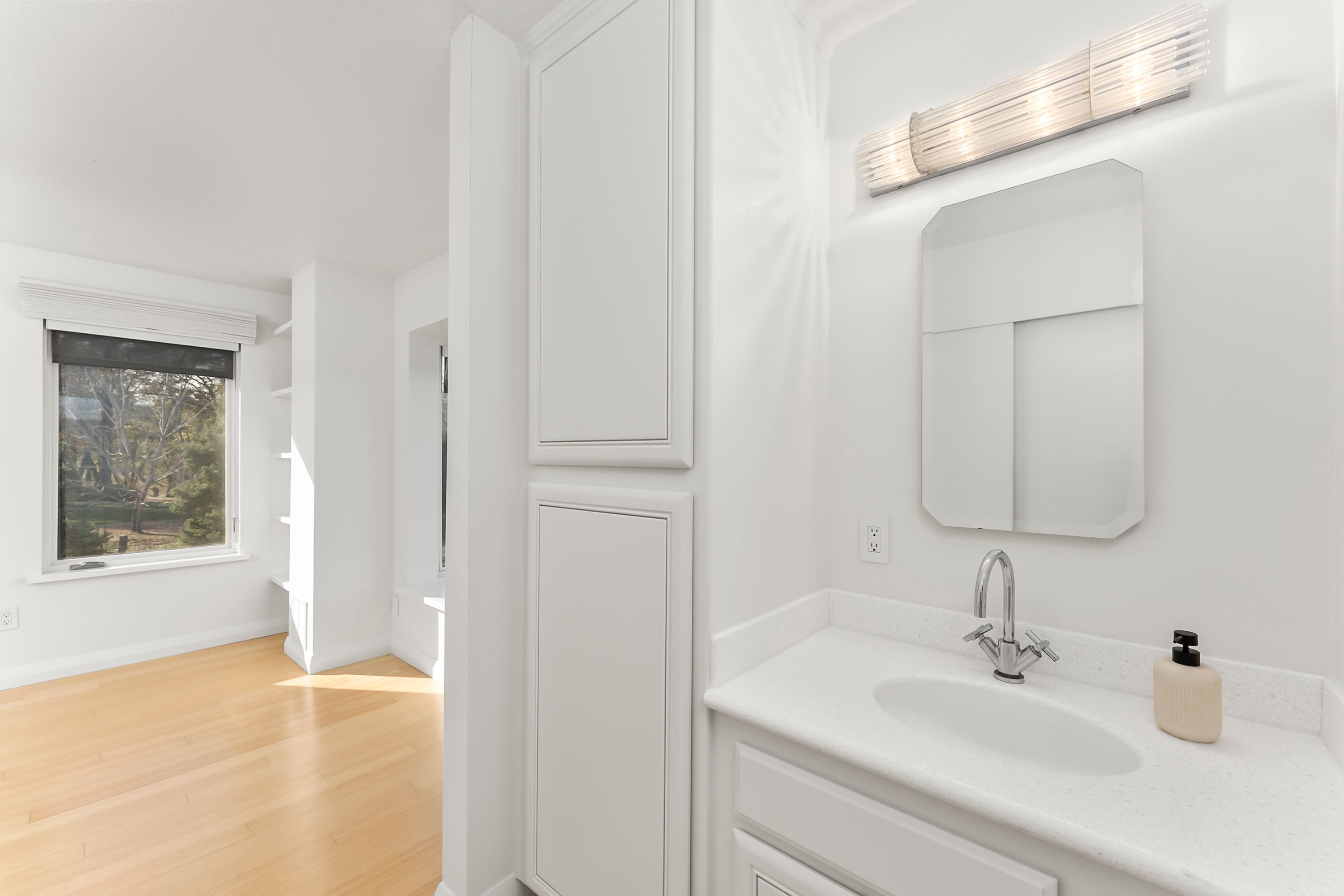  River Views • Pool • A Striking Estate That Makes a Statement - 物件實景