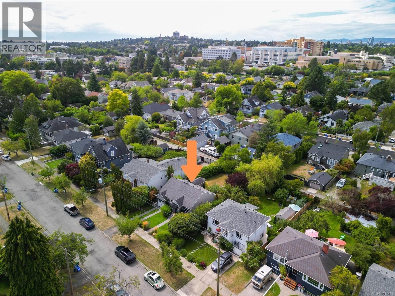 OAK BAY, British Columbia, V8R 5L1, CA, 3 Bedrooms Bedrooms, ,1 BathroomBathrooms,Residential,For Sale,1949750