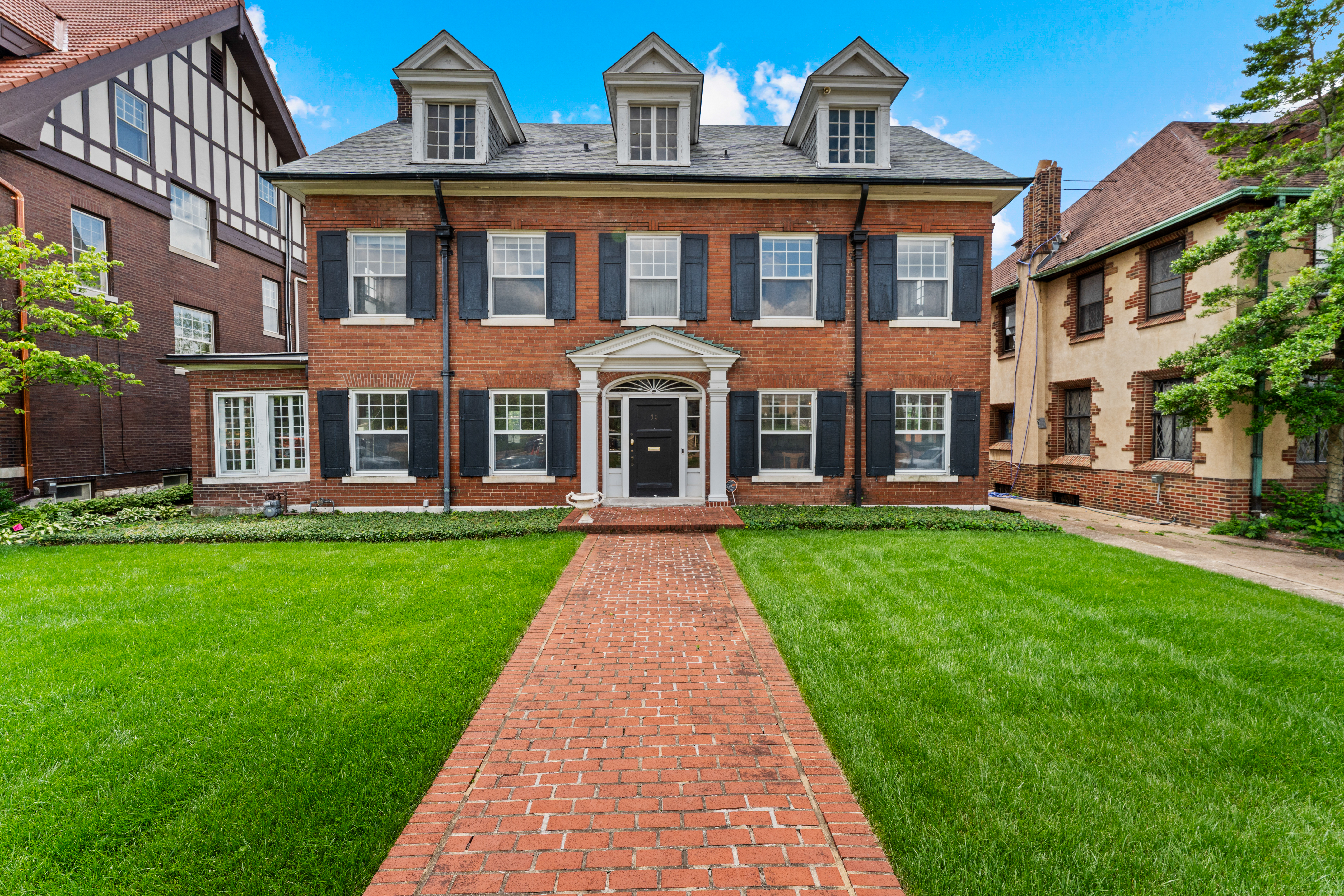  Stately Georgian Colonial on Kingsbury Place - 物件實景