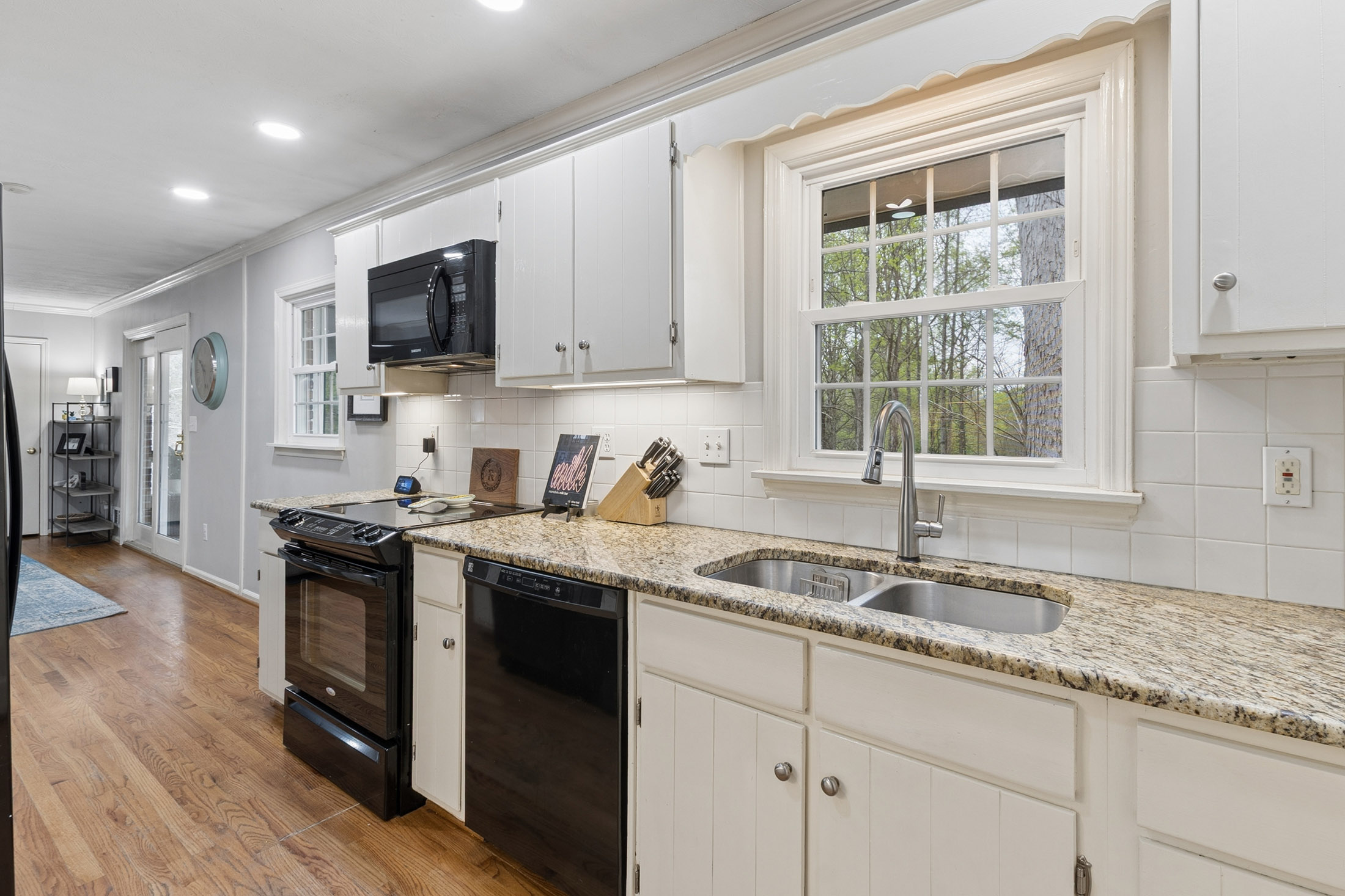  Charming Brick Ranch Nestled in Desirable Lockridge Forest Community - 物件實景