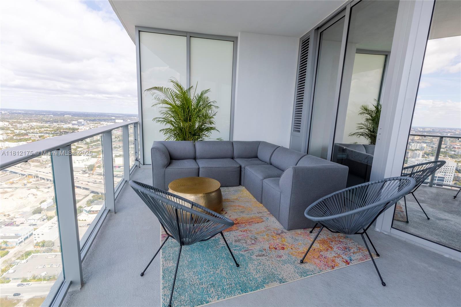 Miami, Florida, 33132, United States, 1 Bedroom Bedrooms, ,2 BathroomsBathrooms,Residential,For Sale,1837244