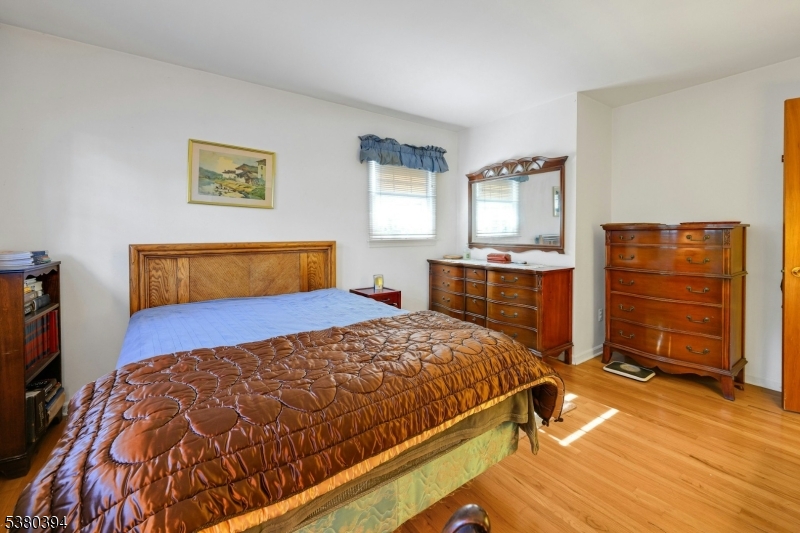 Springfield Twp., New Jersey, 07081, United States, 3 Bedrooms Bedrooms, ,3 BathroomsBathrooms,Residential,For Sale,1924750